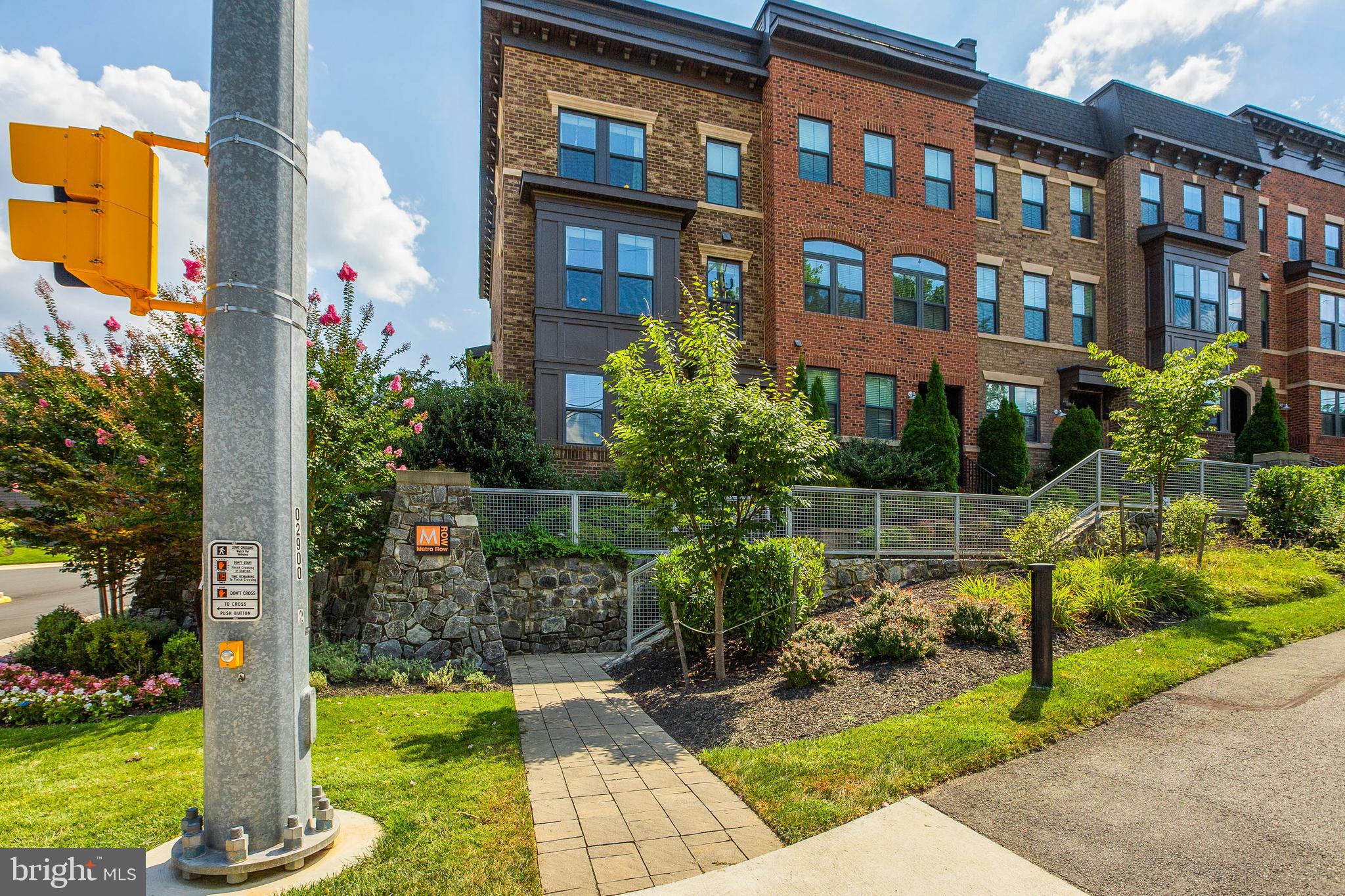 METRO ROW - Residential Lease