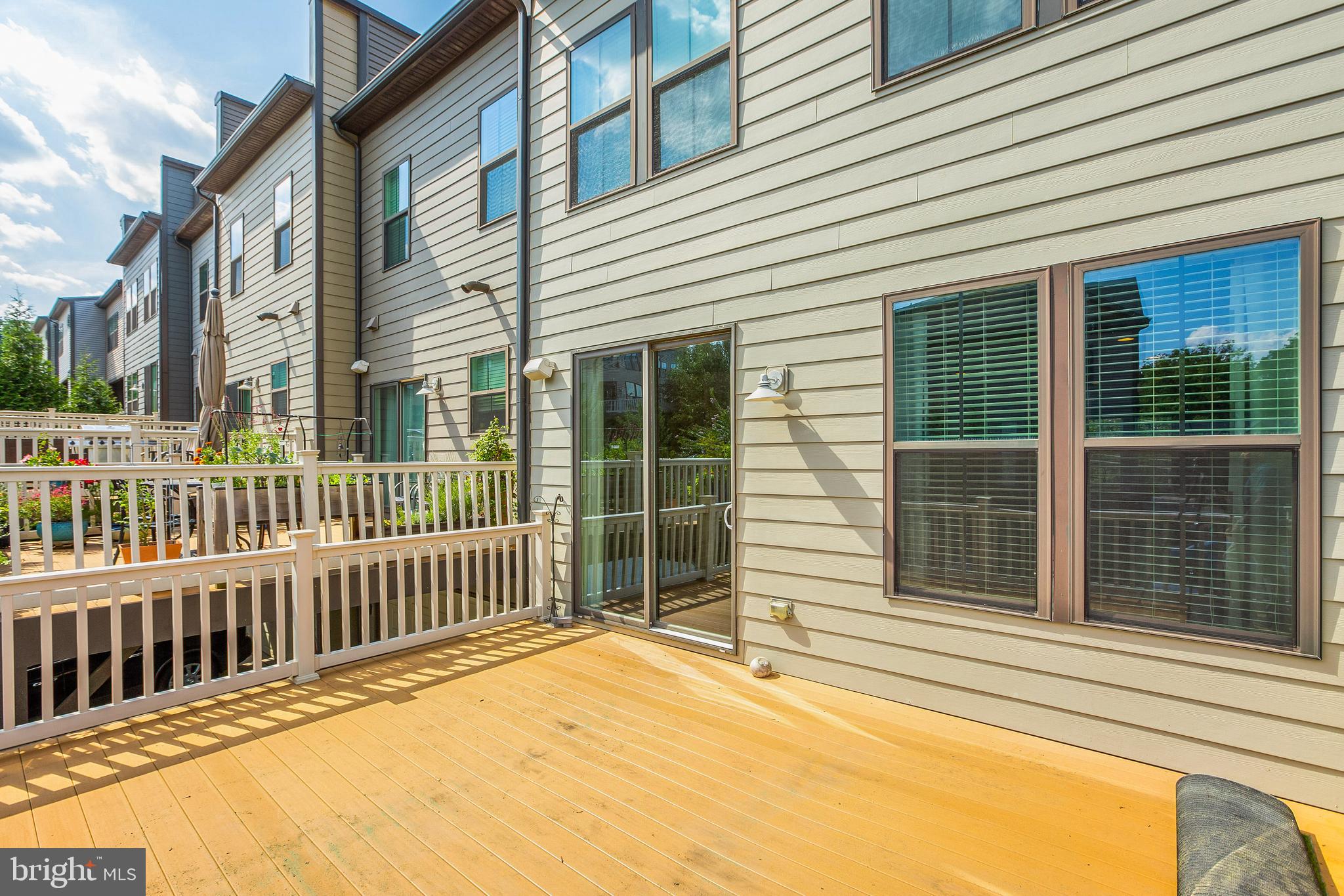 METRO ROW - Residential Lease