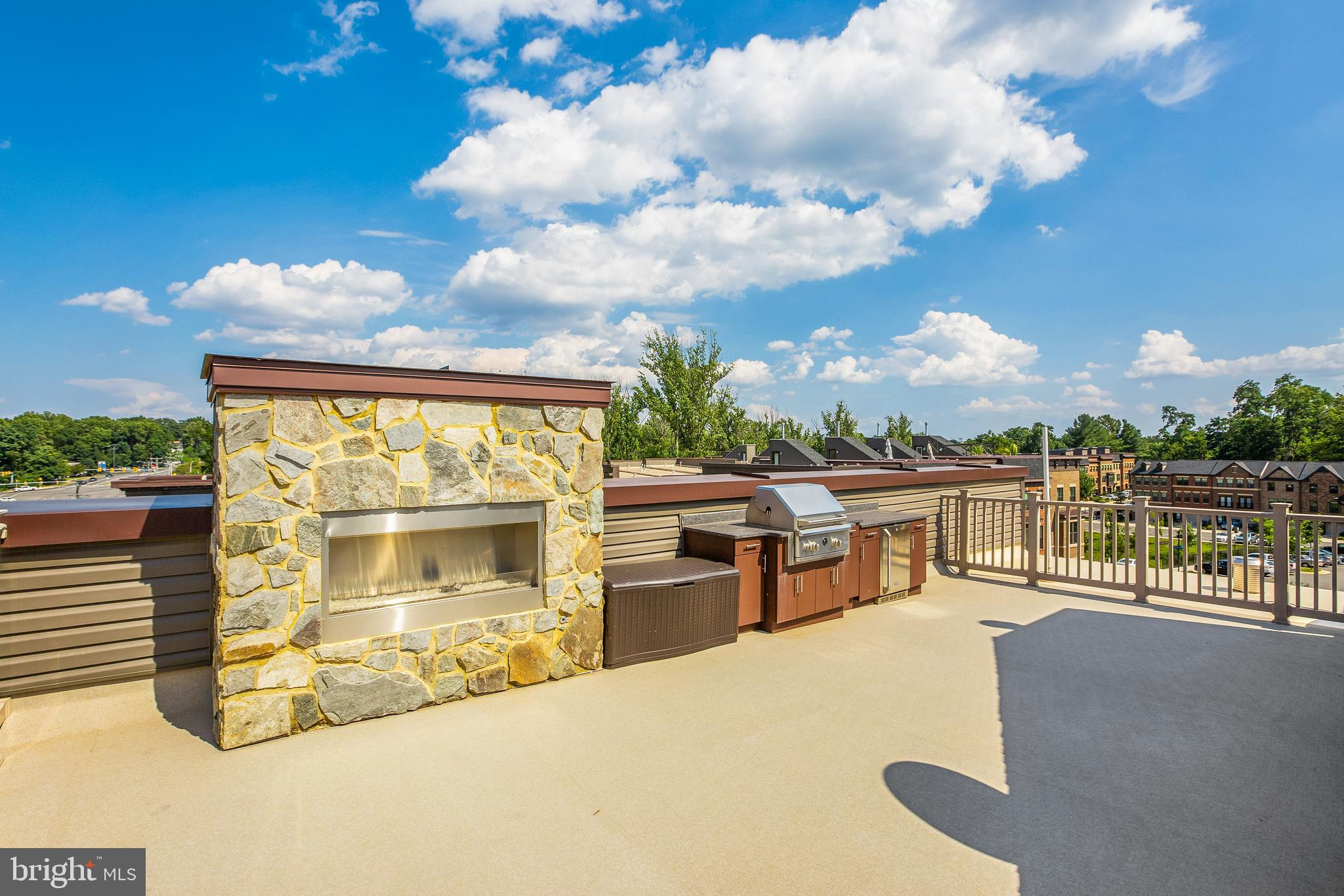 METRO ROW - Residential Lease