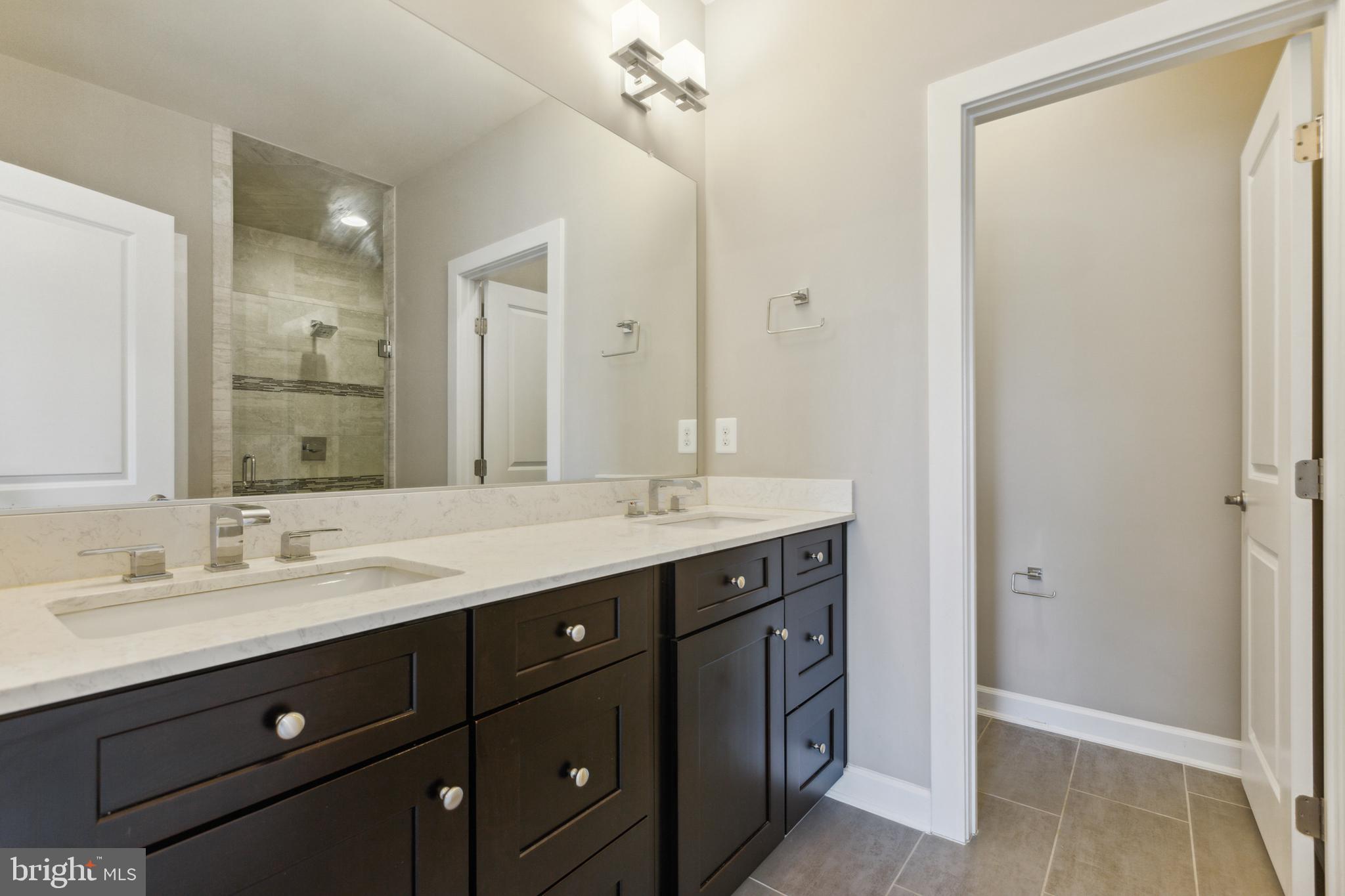 METRO ROW - Residential Lease