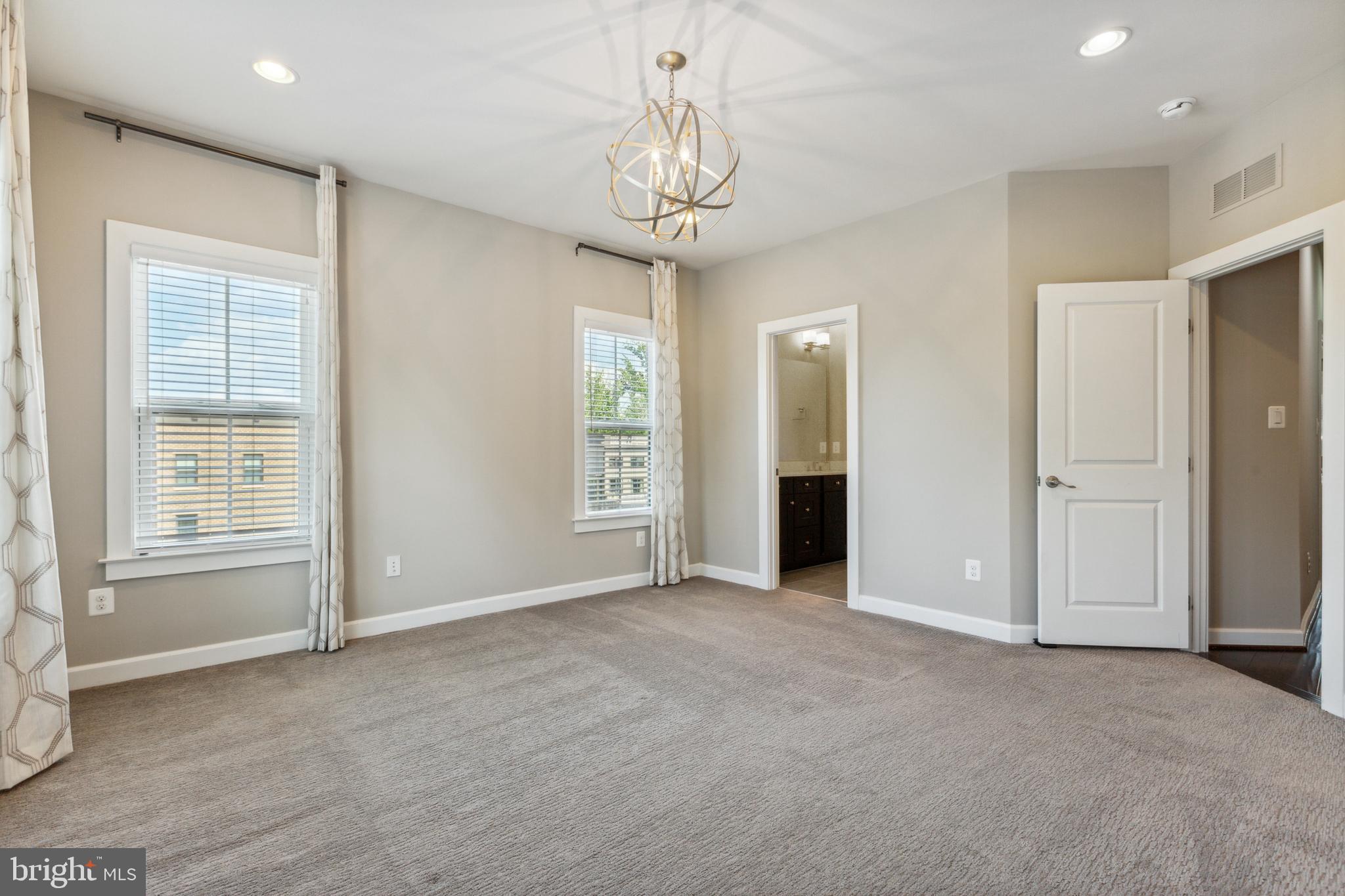 METRO ROW - Residential Lease