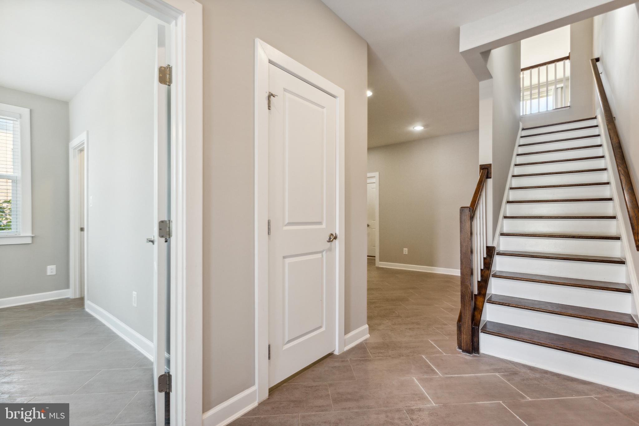 METRO ROW - Residential Lease