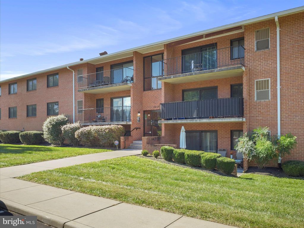 Photo of 1635 Edgewood Place #2, HAGERSTOWN, MD 21740 (MLS # MDWA2031834)