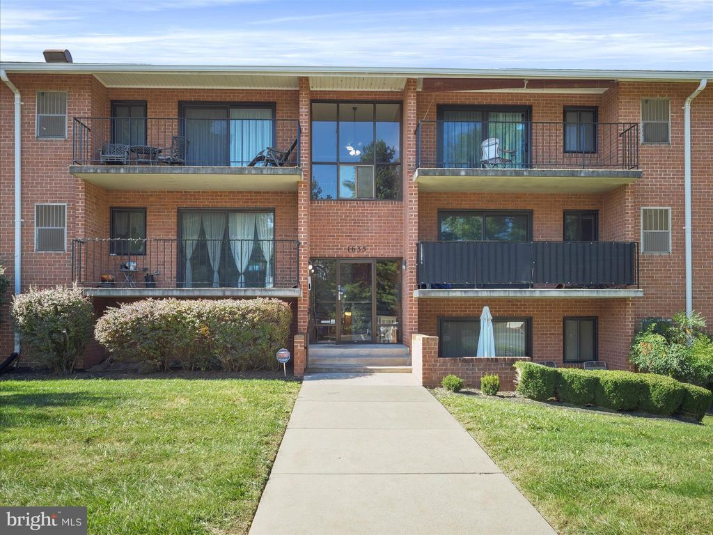 Photo of 1635 Edgewood Place #2, HAGERSTOWN, MD 21740 (MLS # MDWA2031834)