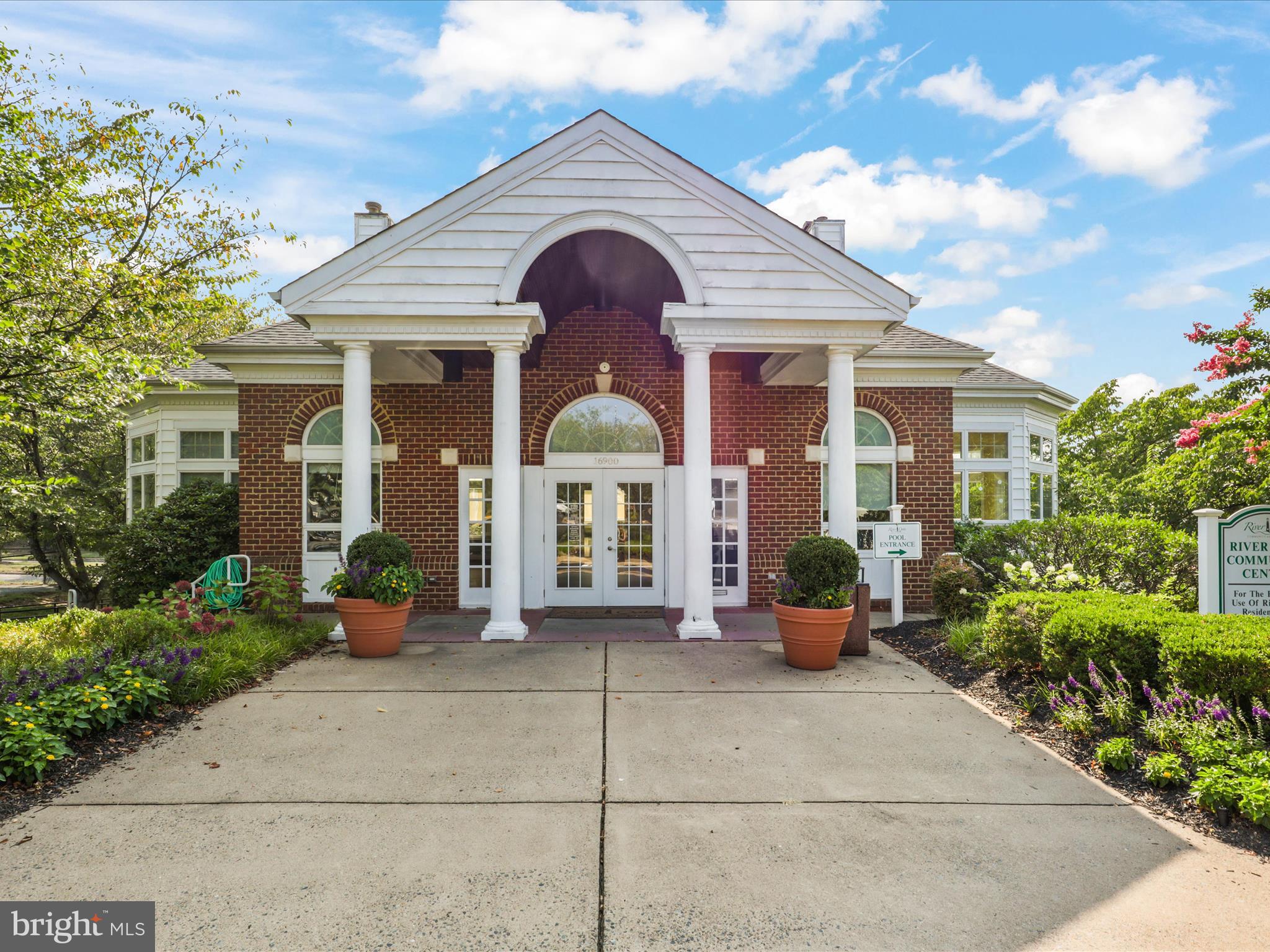 RIVER OAKS - Residential