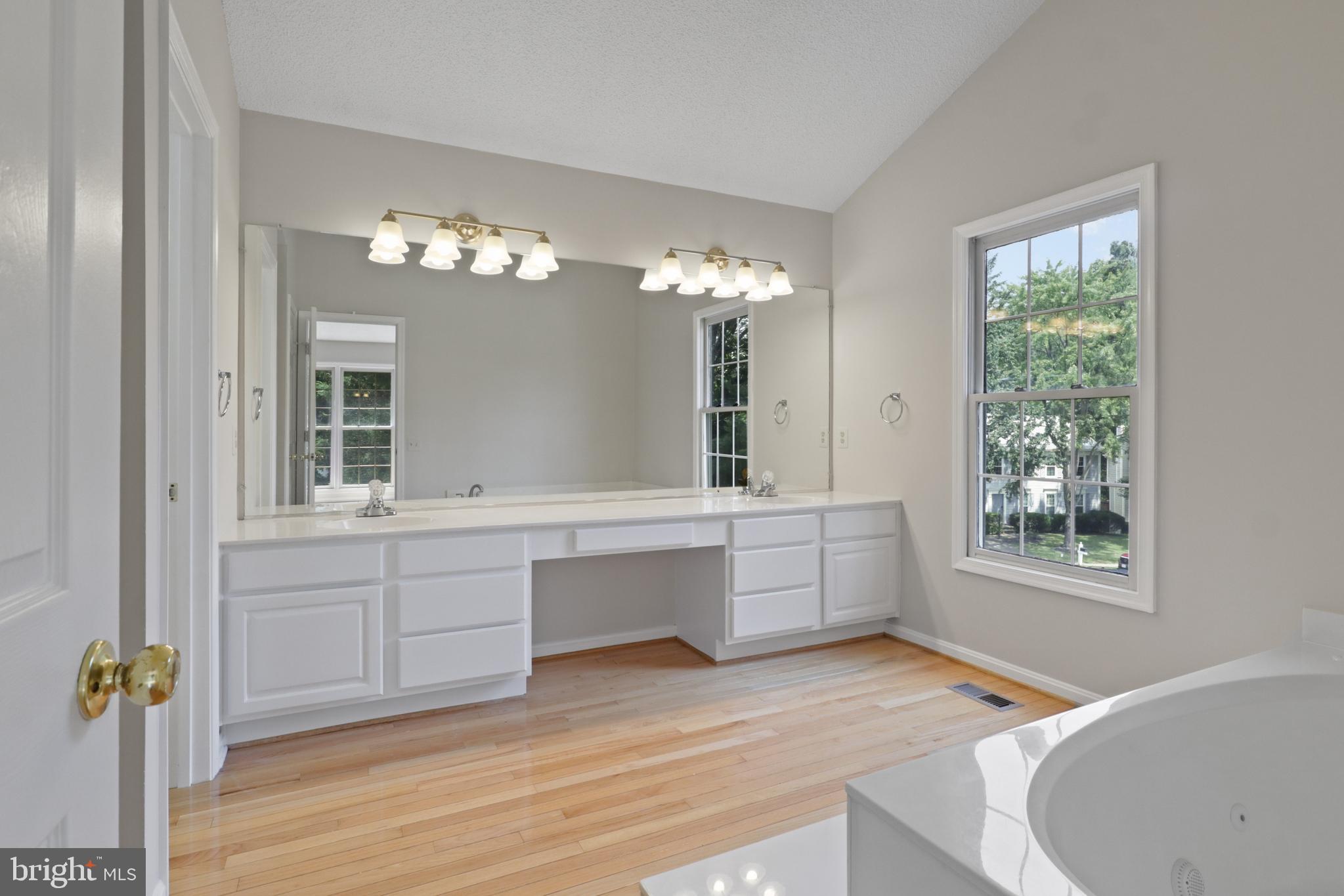 RIVER OAKS - Residential