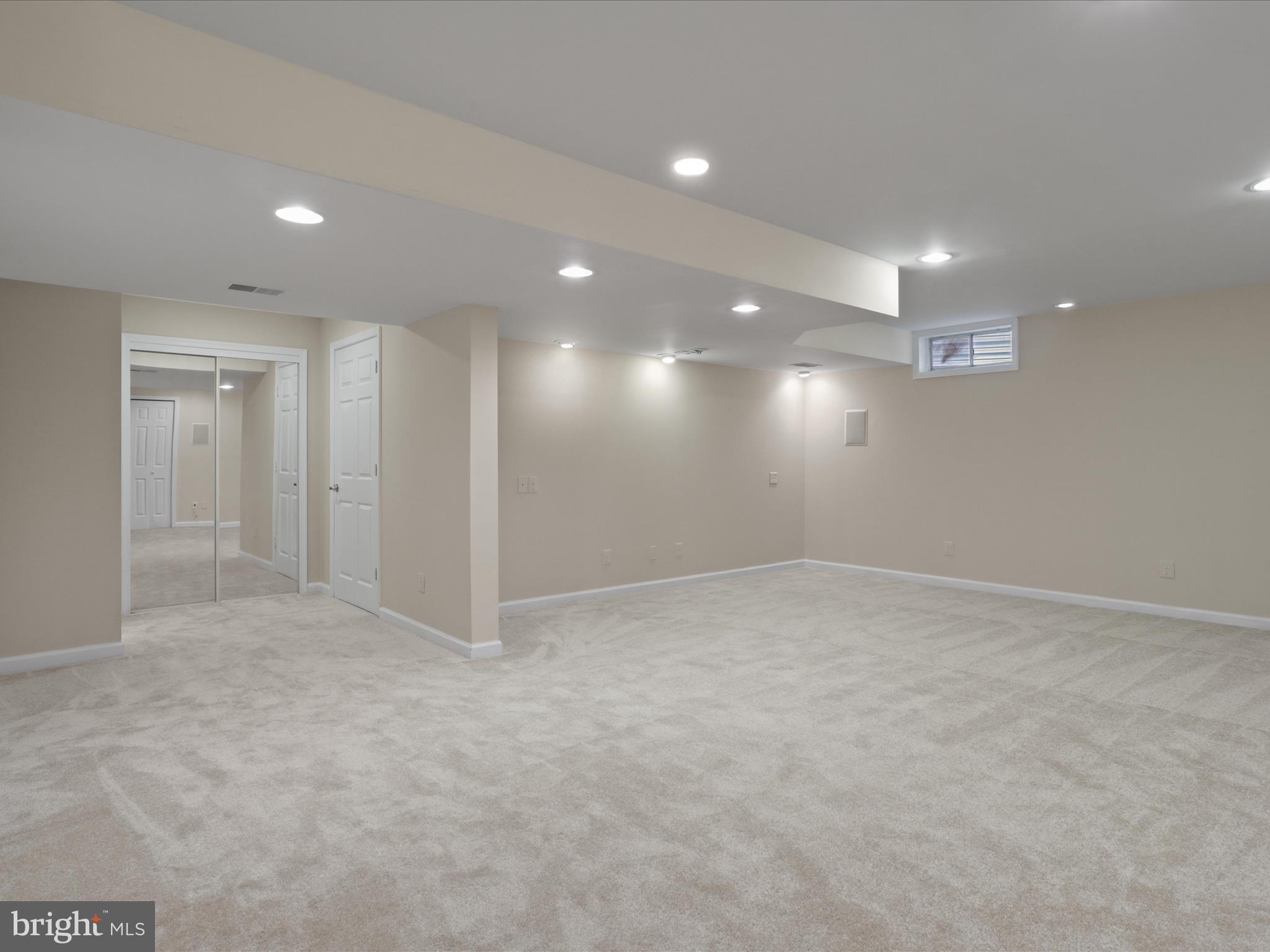 RIVER OAKS - Residential