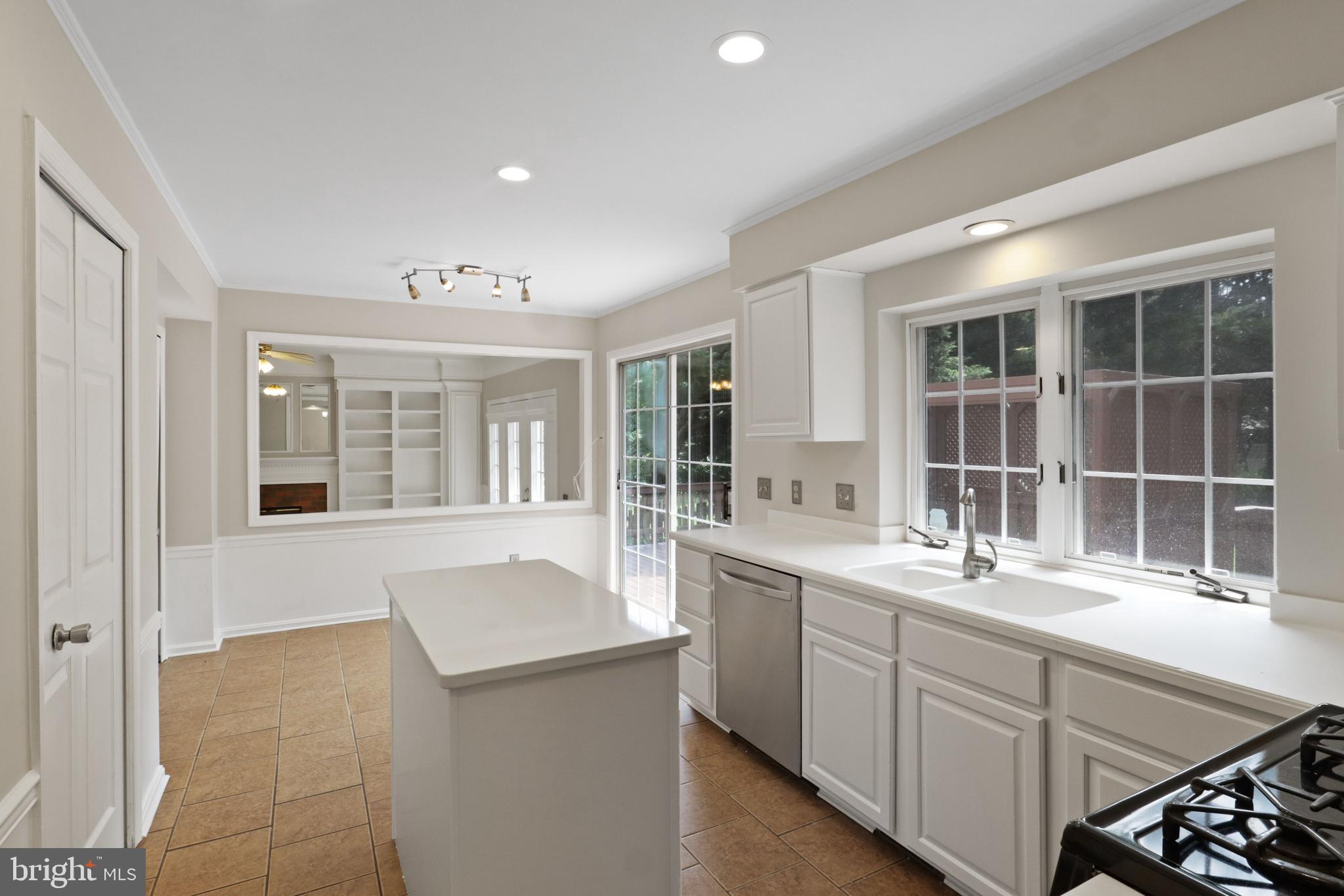 RIVER OAKS - Residential