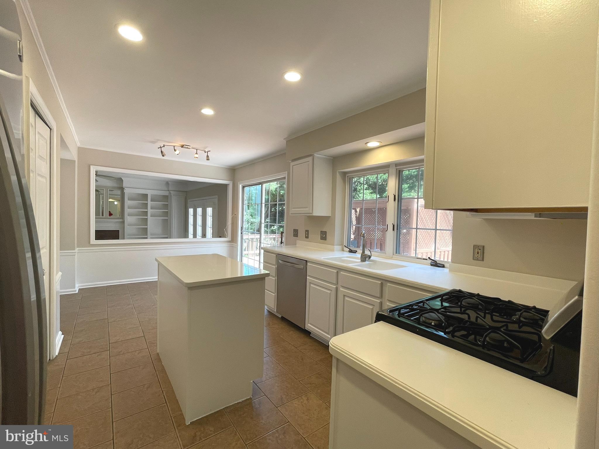 RIVER OAKS - Residential