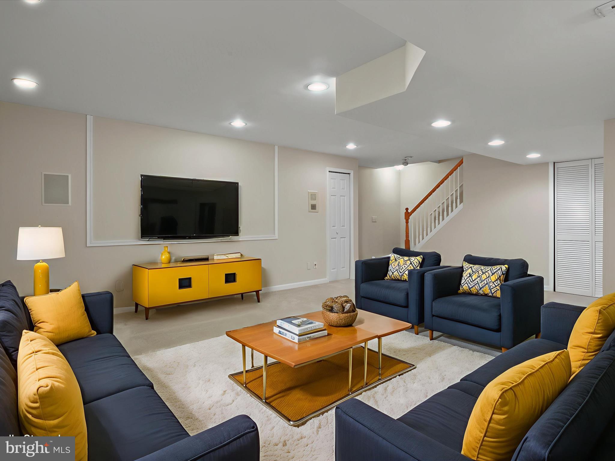 RIVER OAKS - Residential