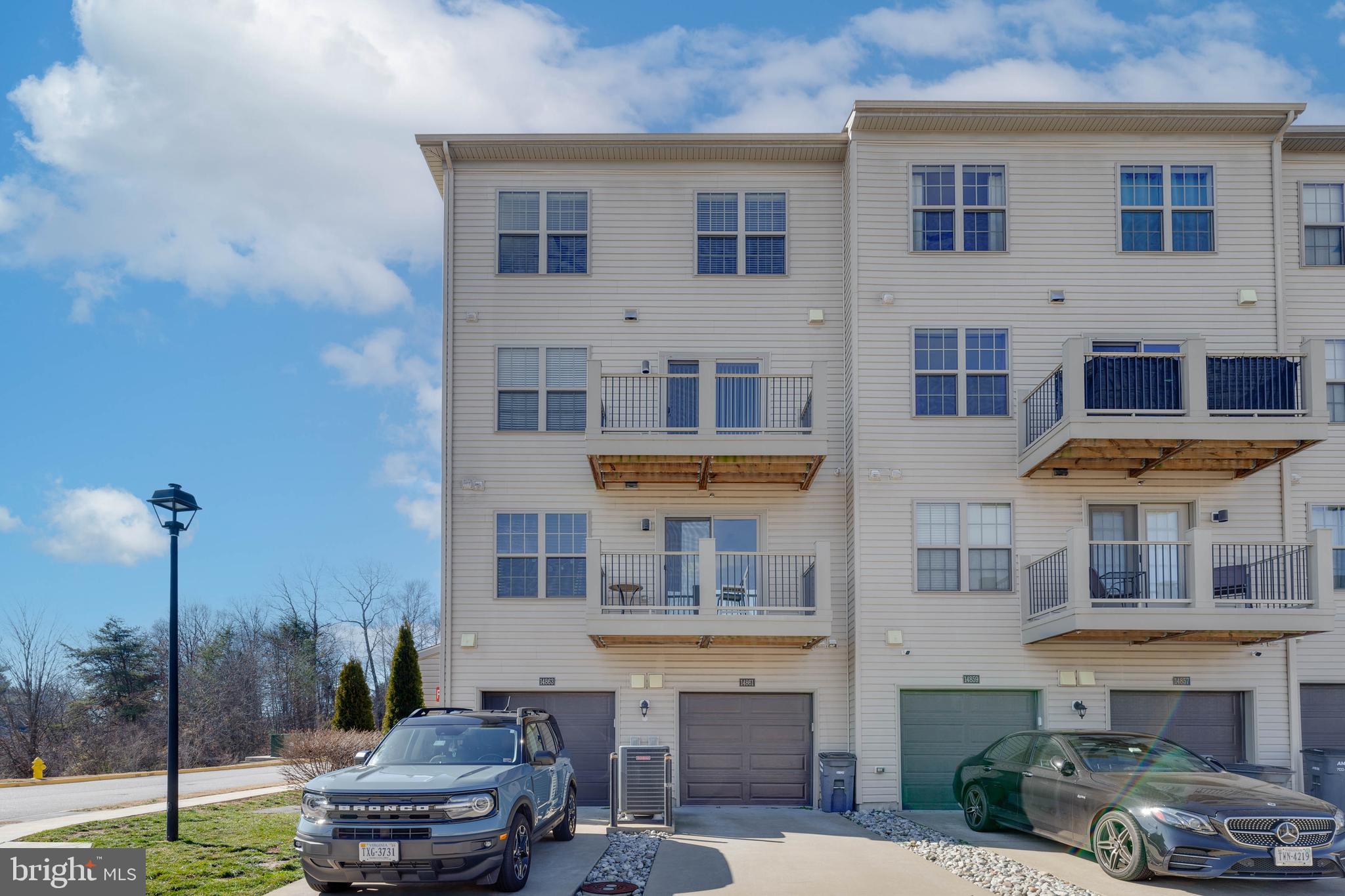 HAMPTON SQUARE - Residential