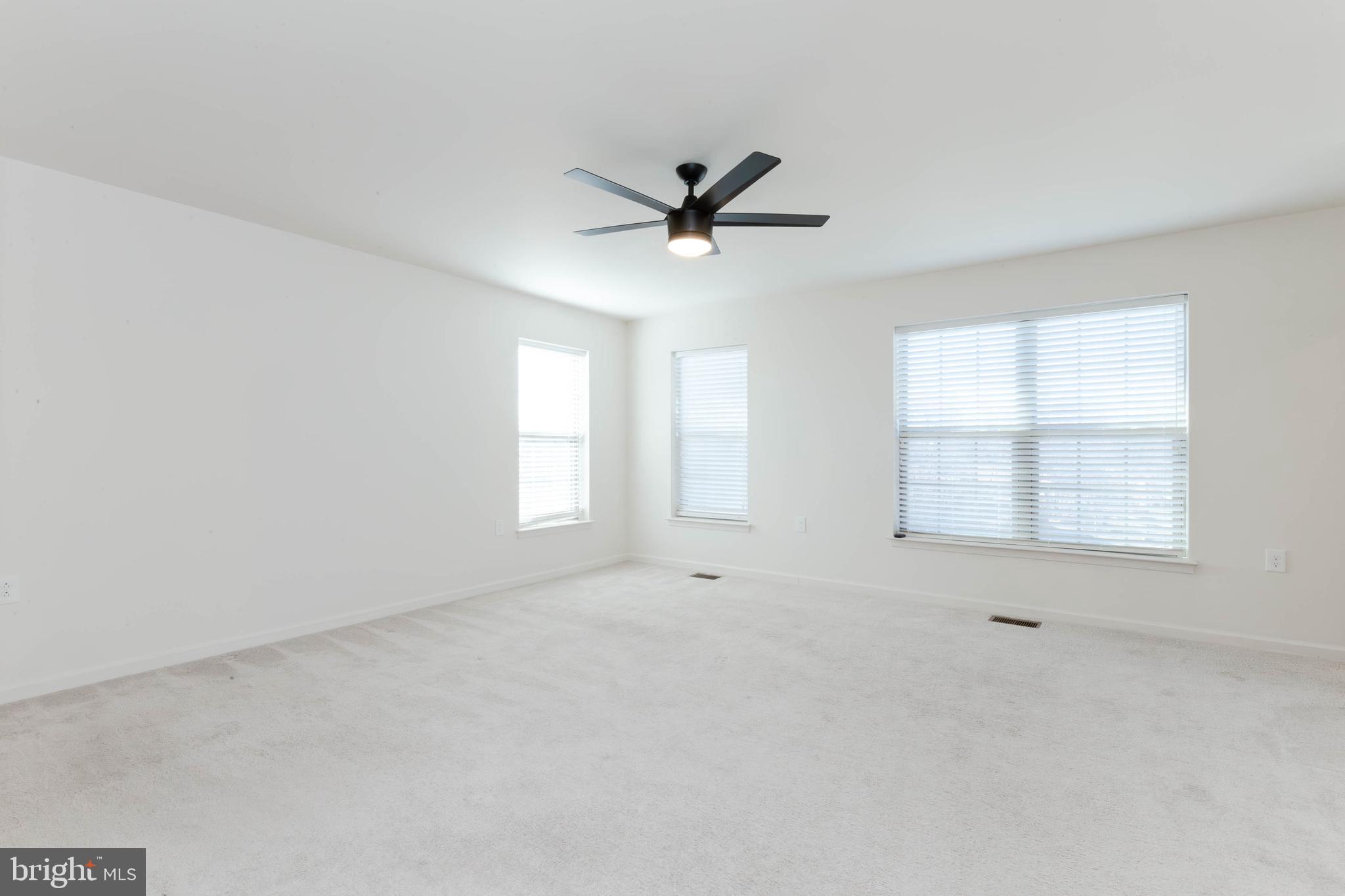 HAMPTON SQUARE - Residential