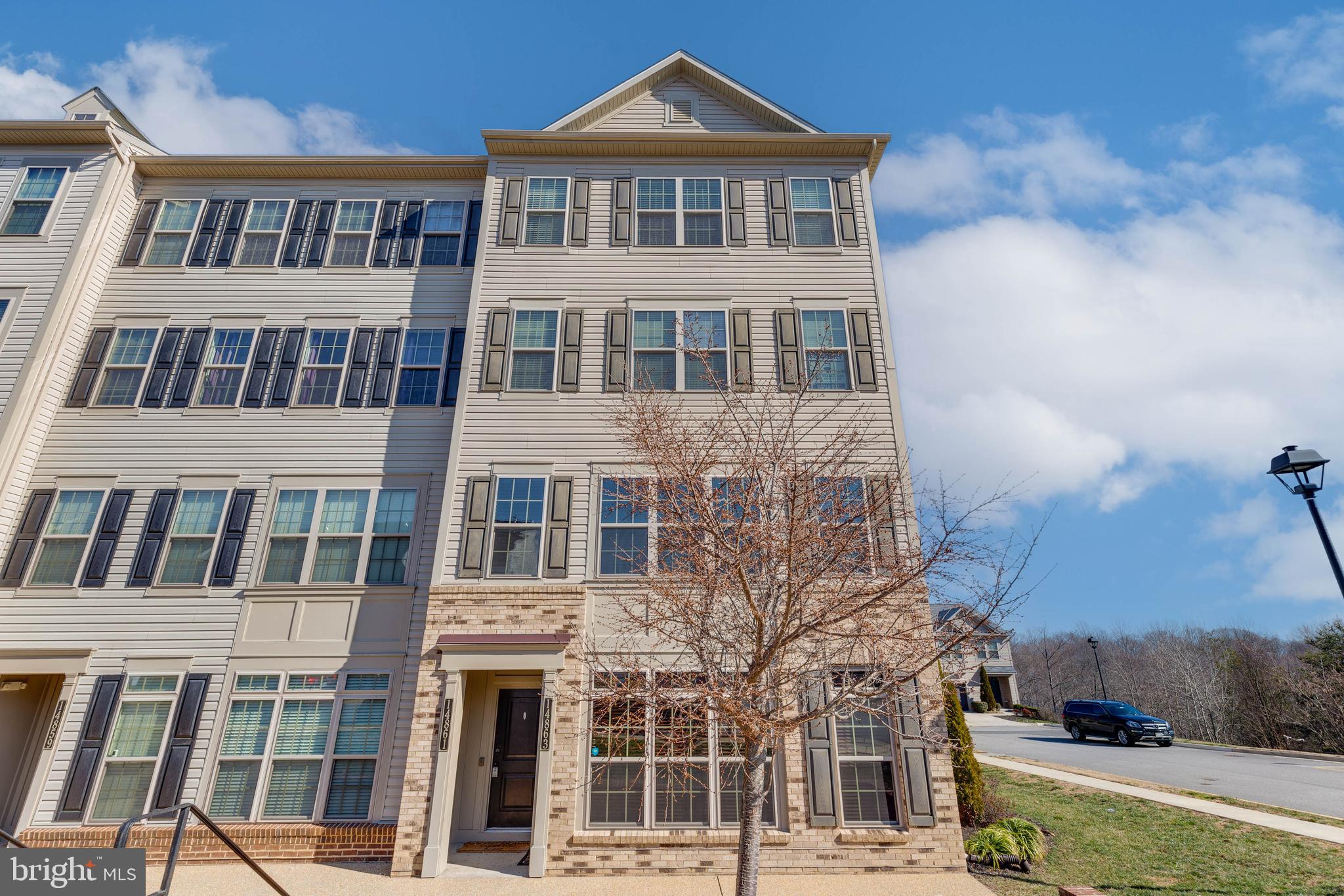 HAMPTON SQUARE - Residential