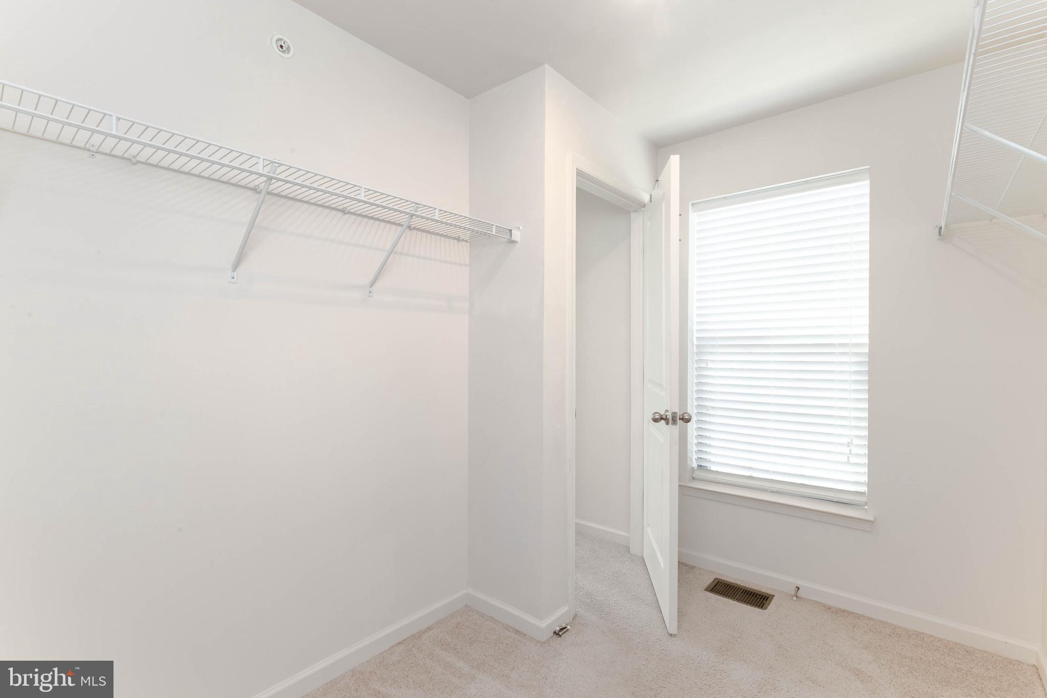 HAMPTON SQUARE - Residential