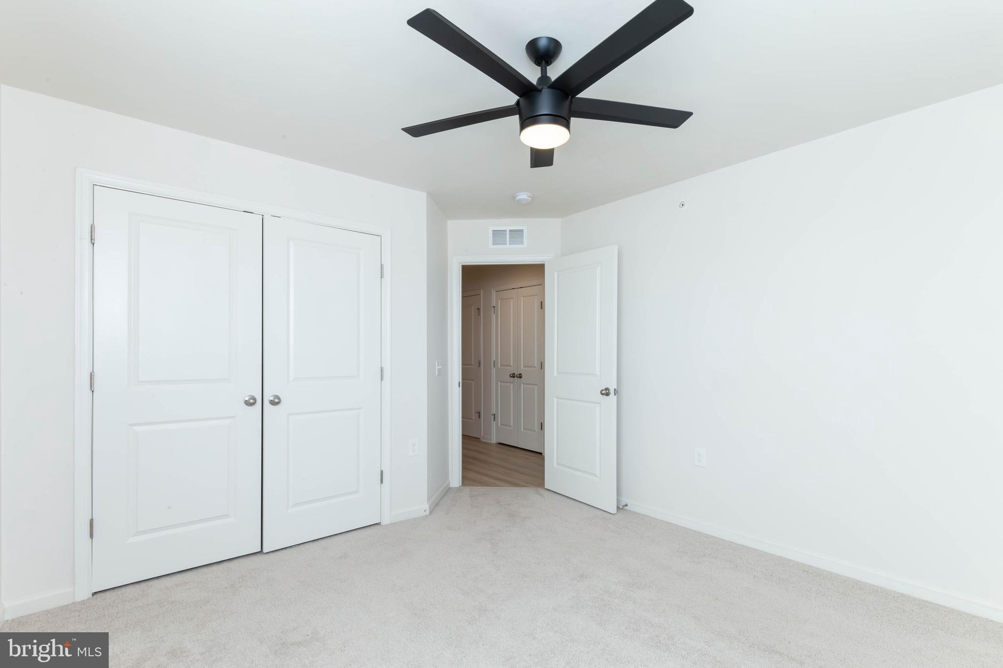 HAMPTON SQUARE - Residential