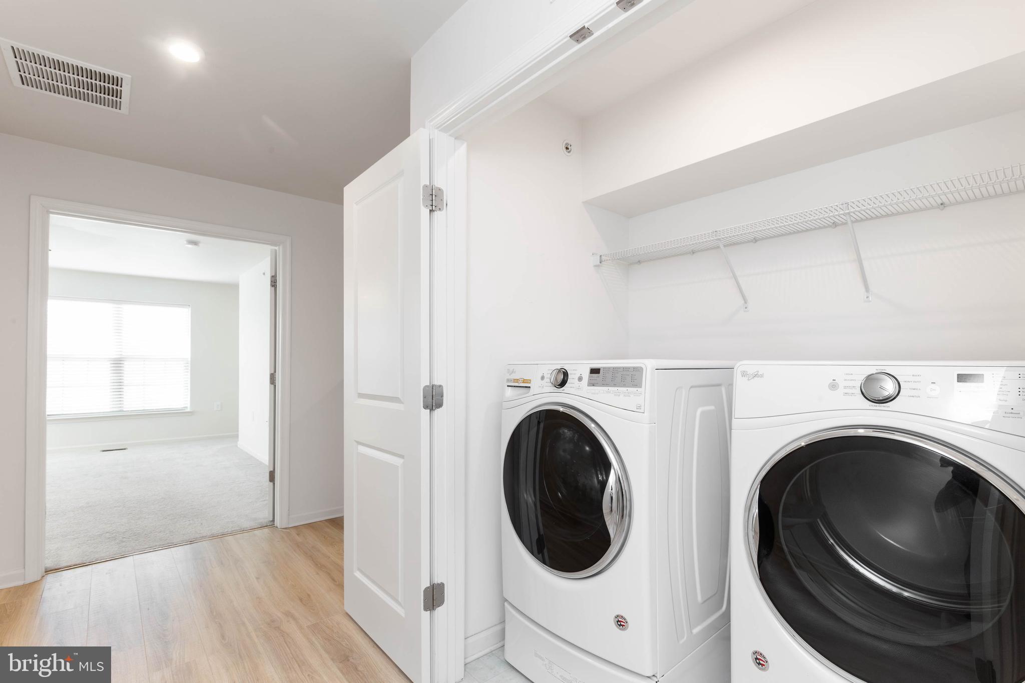 HAMPTON SQUARE - Residential