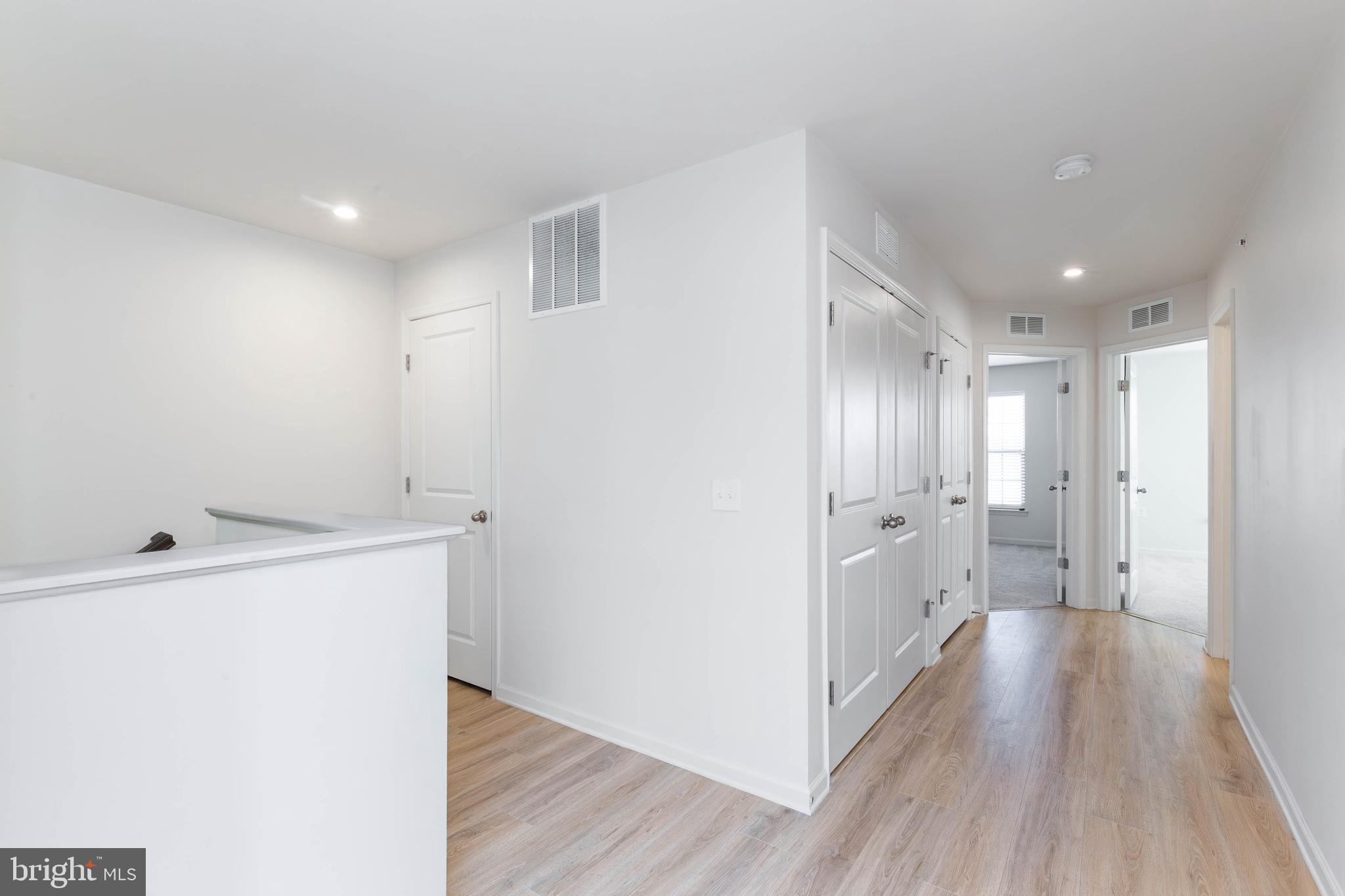 HAMPTON SQUARE - Residential