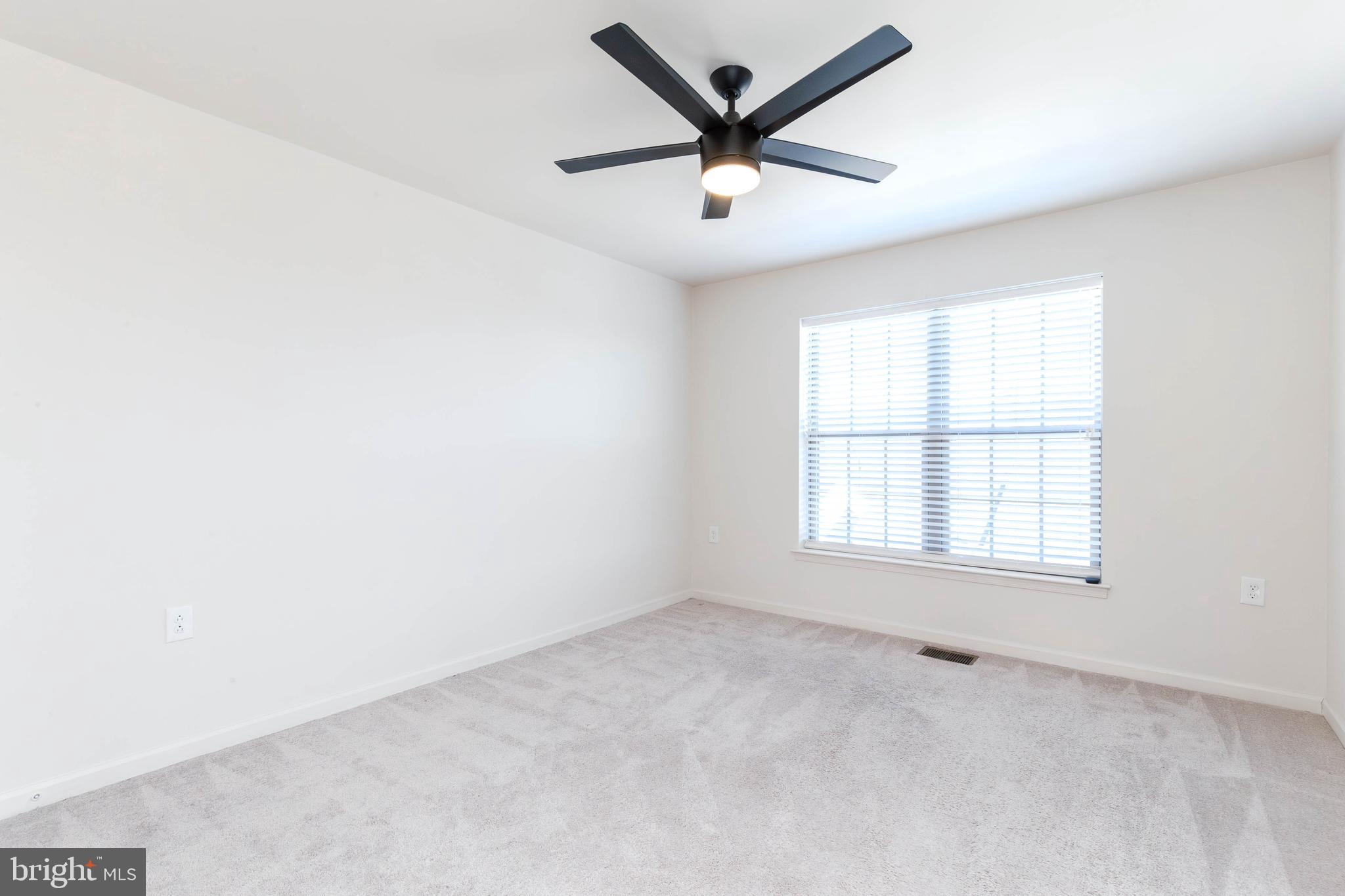 HAMPTON SQUARE - Residential