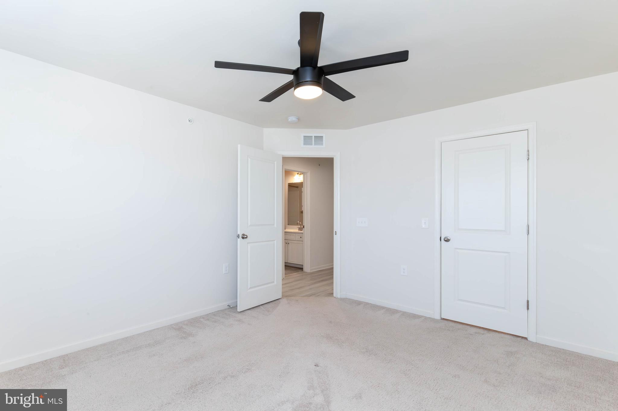 HAMPTON SQUARE - Residential