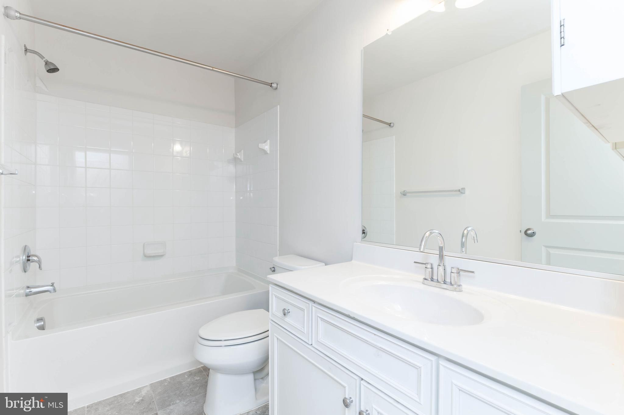 HAMPTON SQUARE - Residential