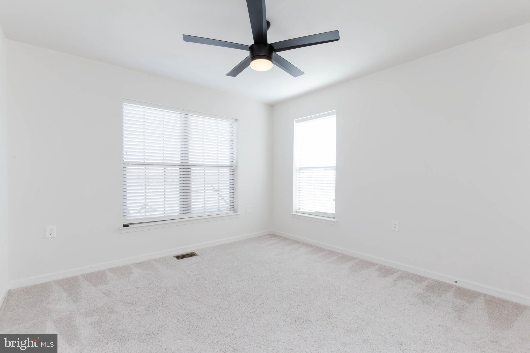 HAMPTON SQUARE - Residential