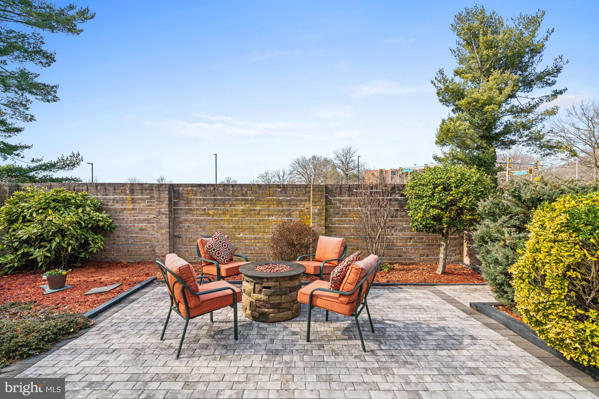 COURTS OF WHETSTONE - Residential