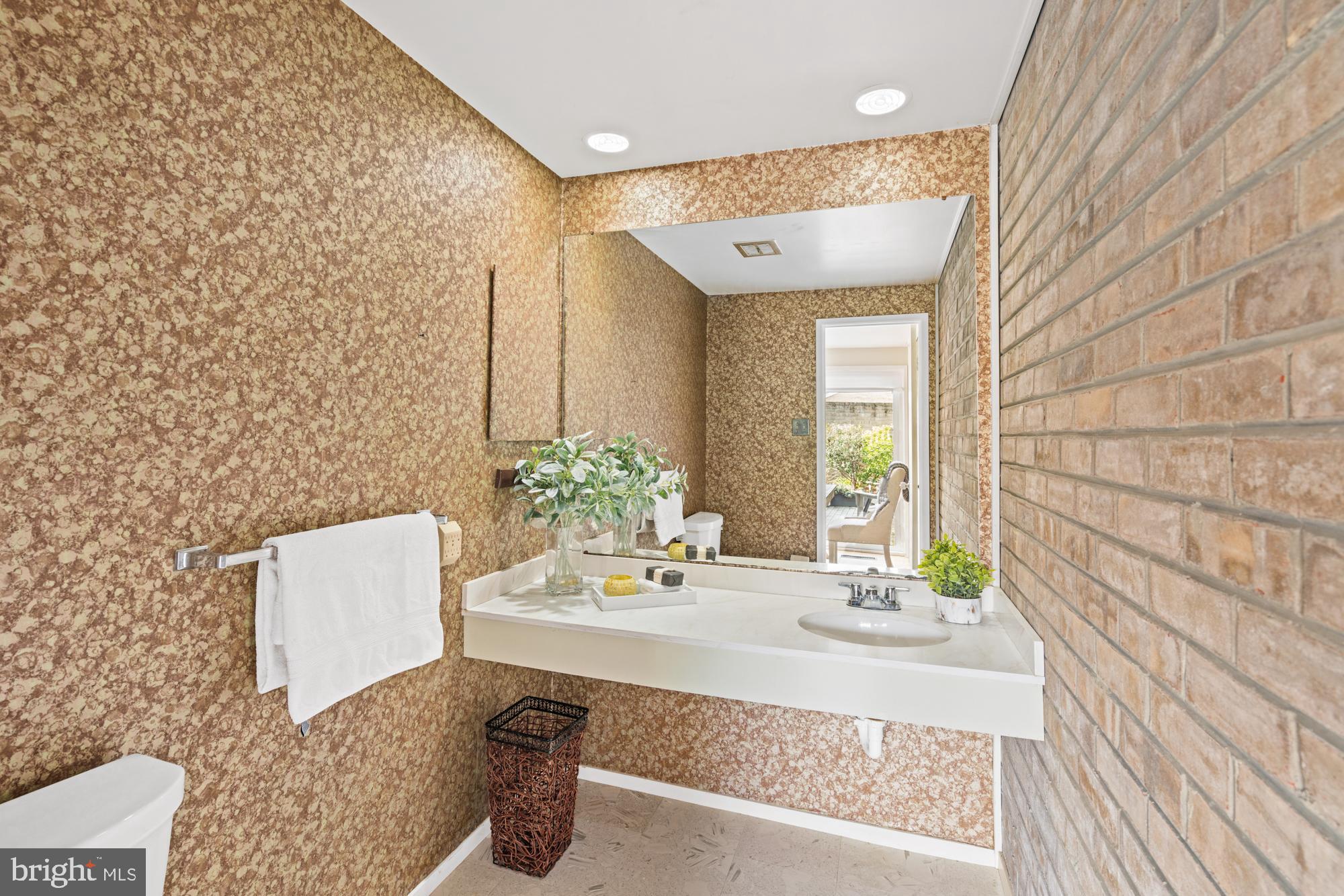 COURTS OF WHETSTONE - Residential