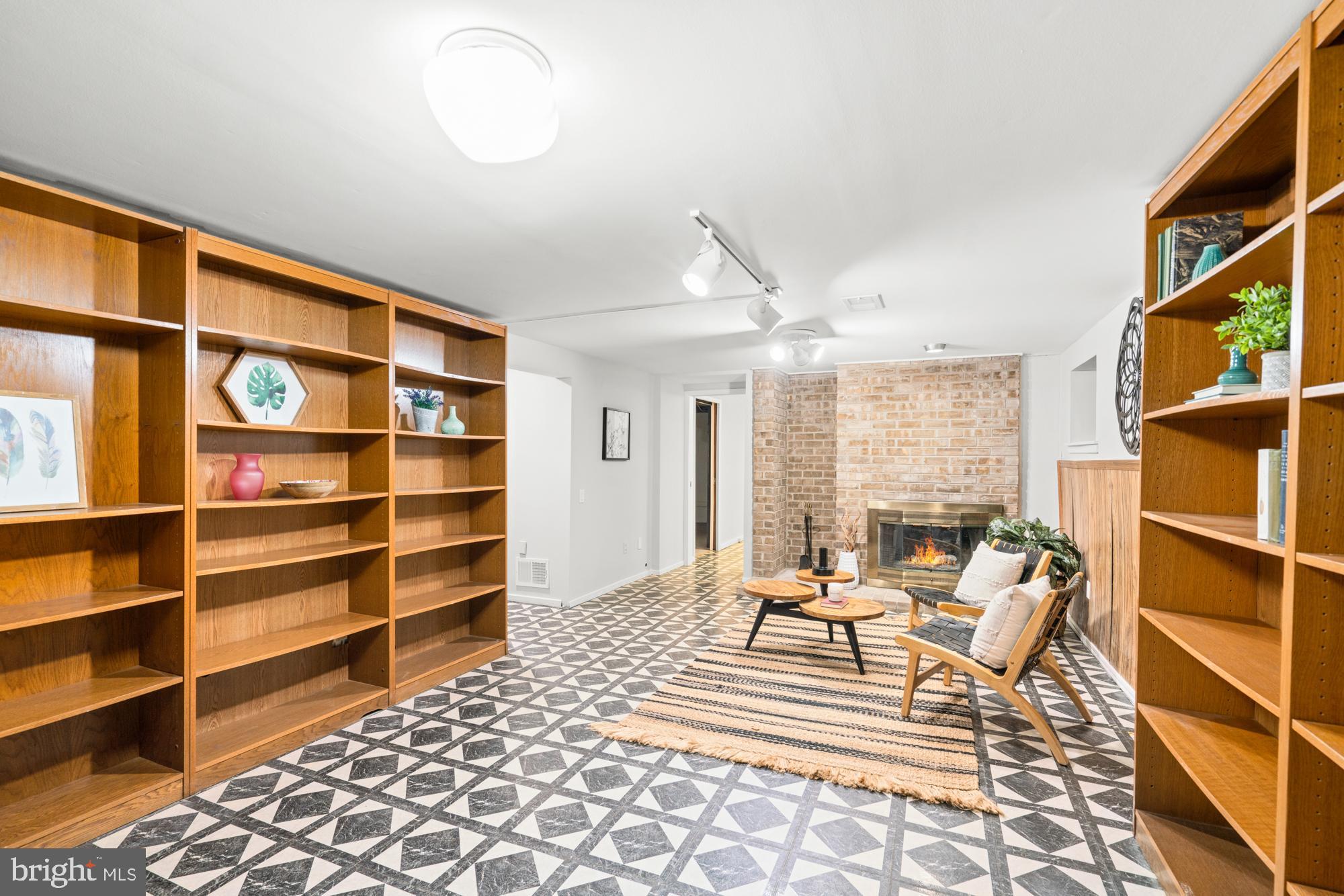 COURTS OF WHETSTONE - Residential