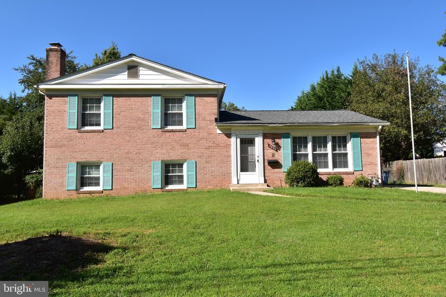 Spacious 4 level split home with 4 bedroom, 2 1/2 bath, nice level back yard, eat-in kitchen, wood flooring. Quiet neighborhood, few block from Georgia Ave. No pet and no smoker please.