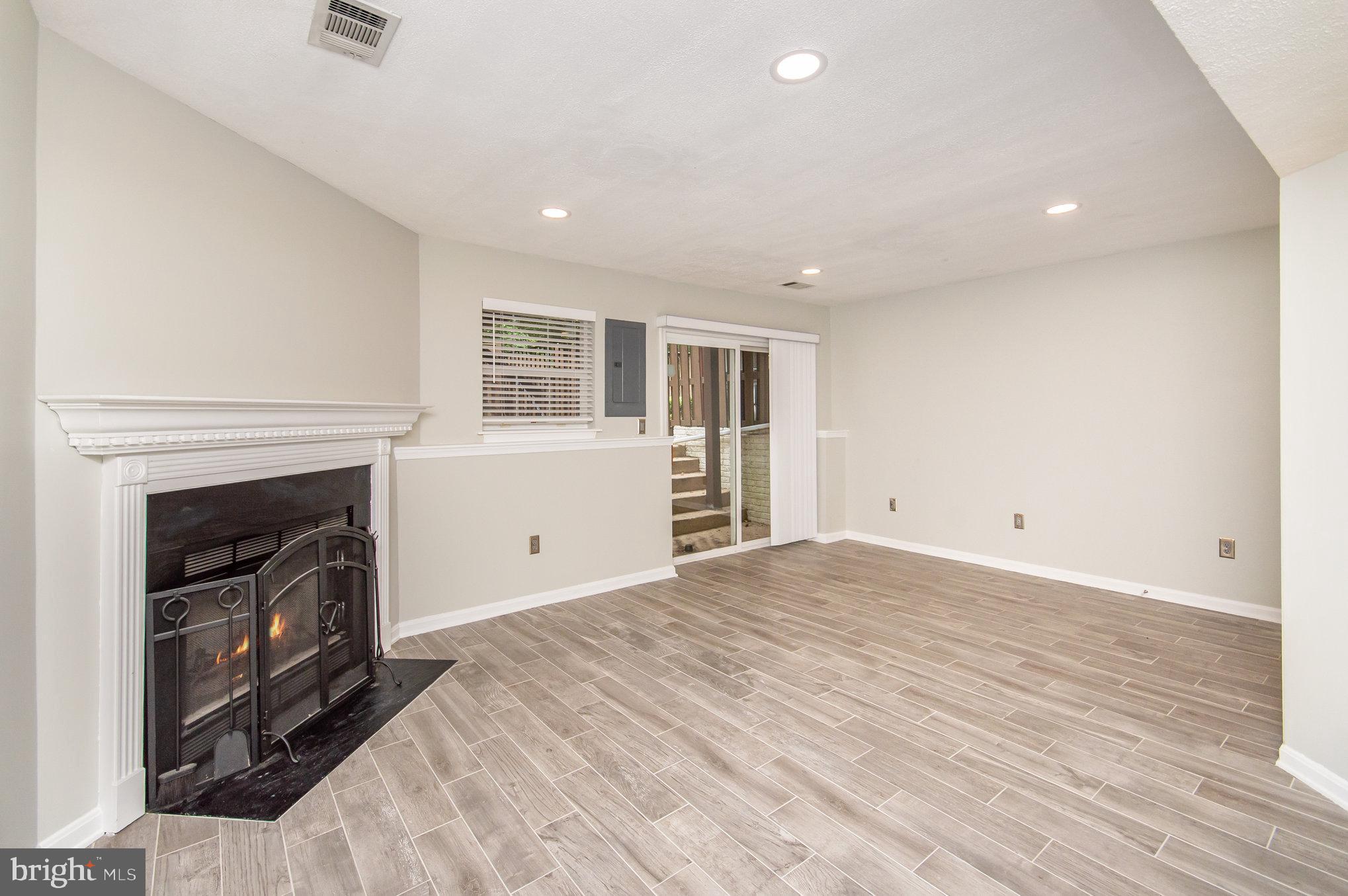 KINGSTOWNE - Residential Lease