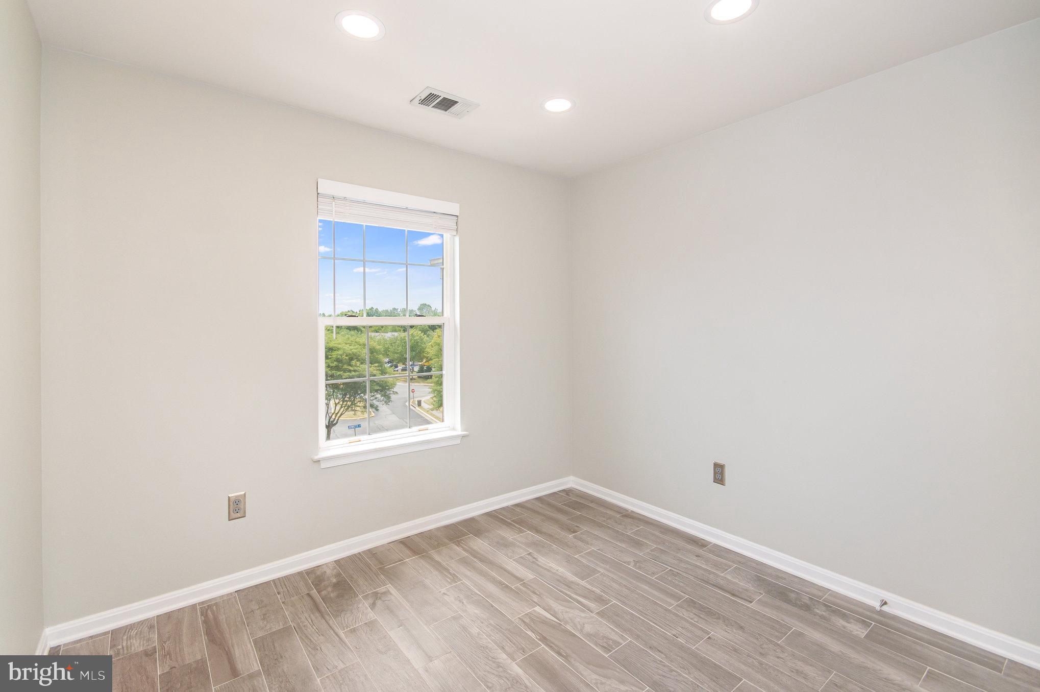 KINGSTOWNE - Residential Lease