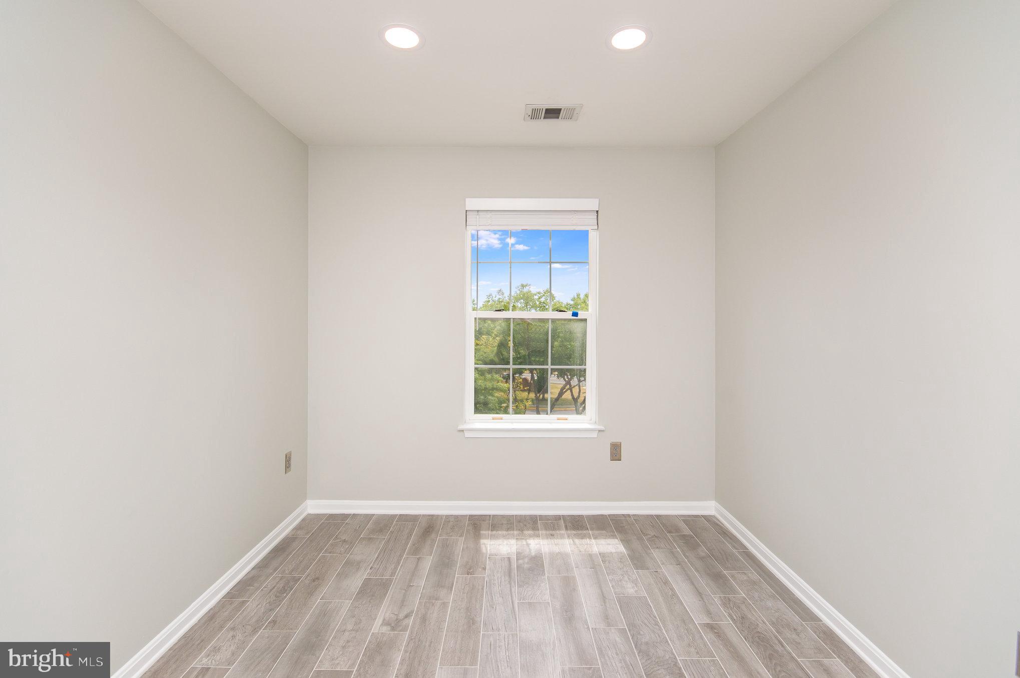 KINGSTOWNE - Residential Lease