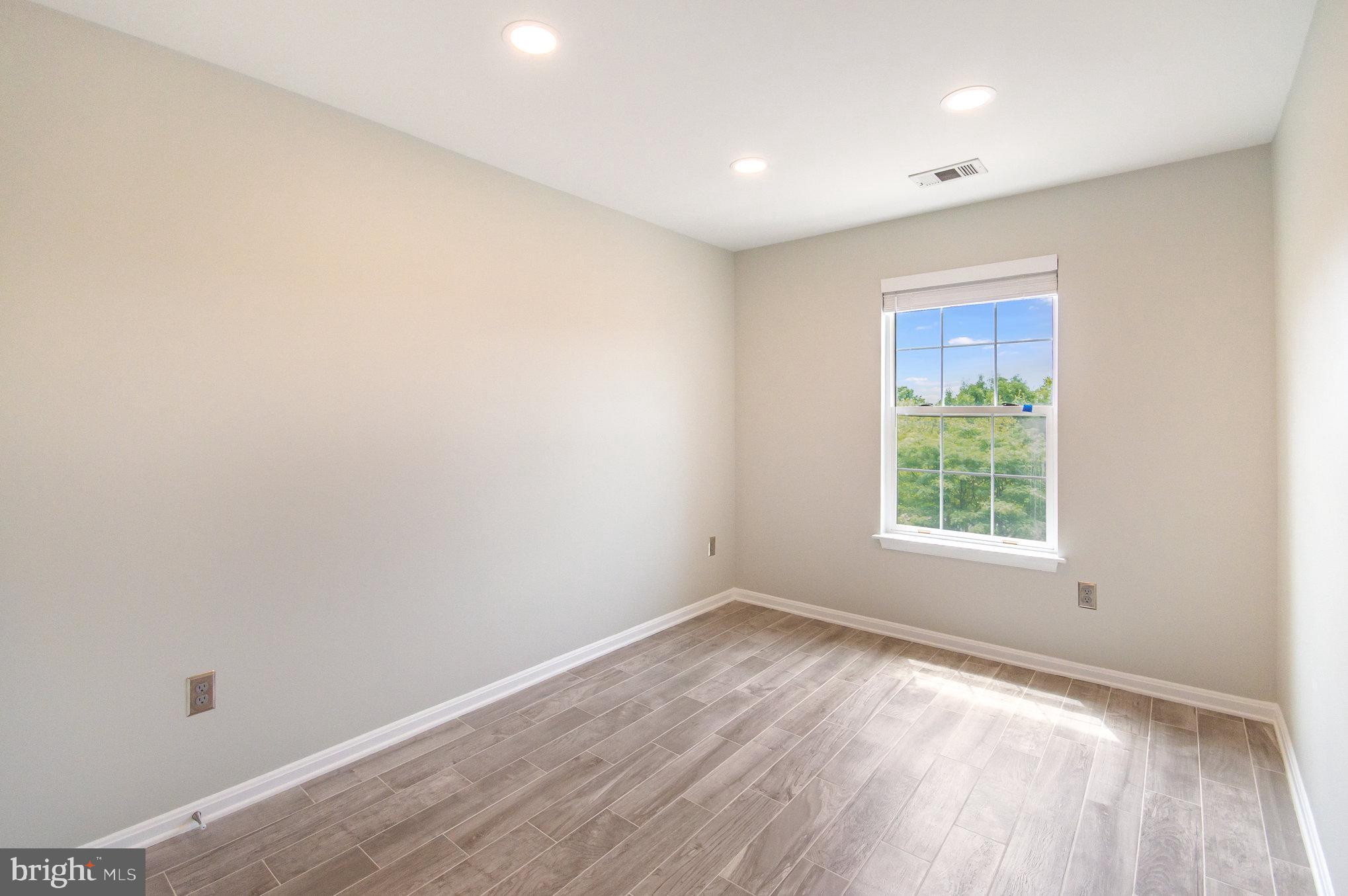 KINGSTOWNE - Residential Lease