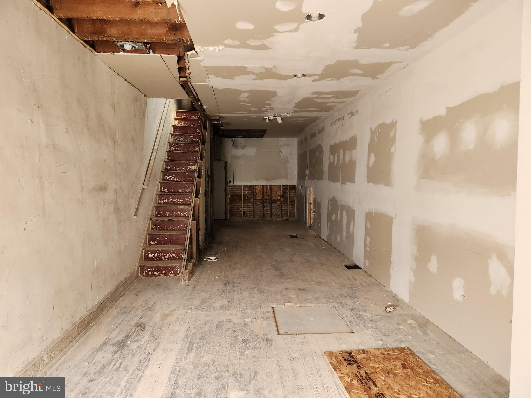 BROADWAY EAST - Residential