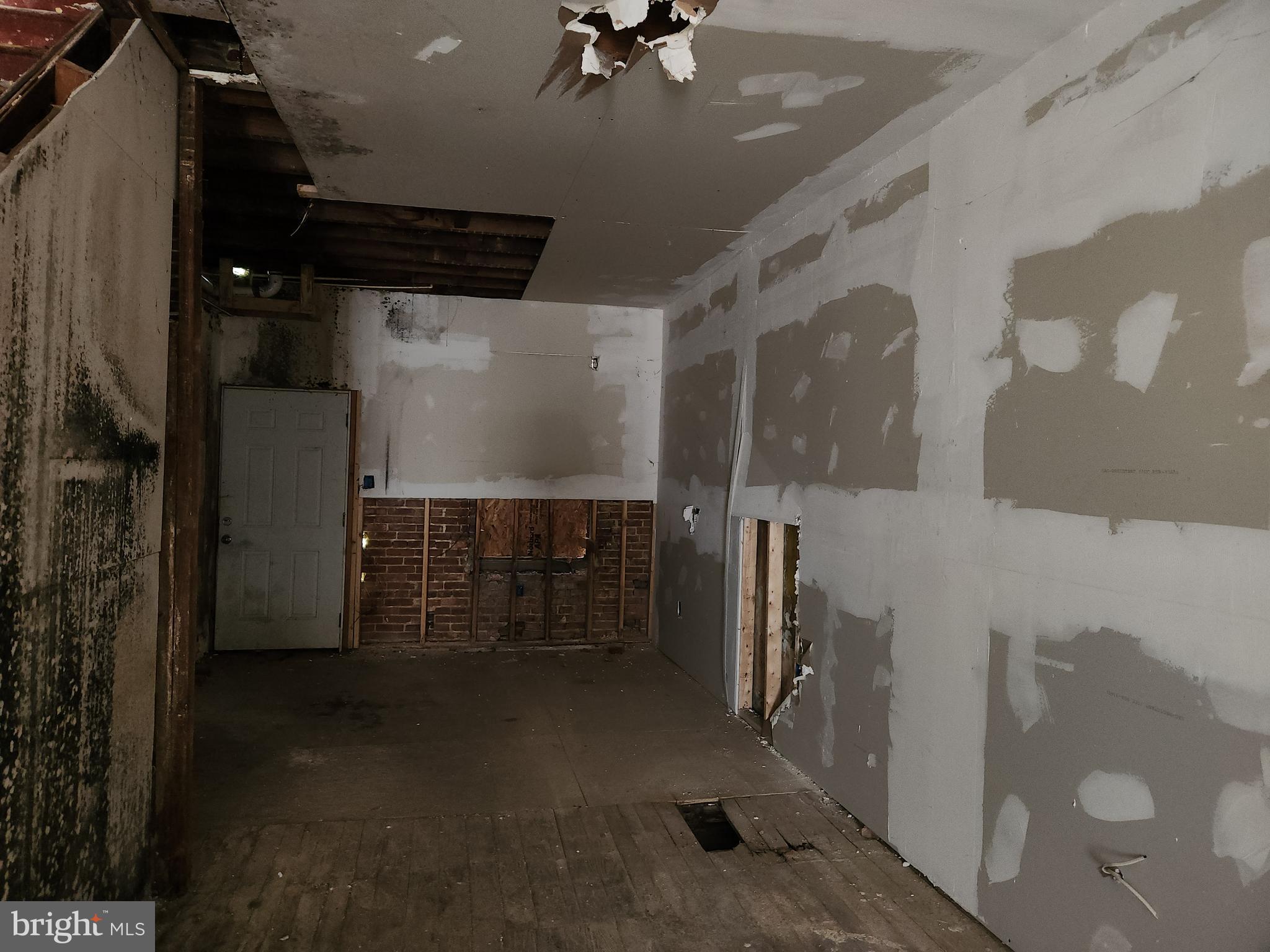 BROADWAY EAST - Residential