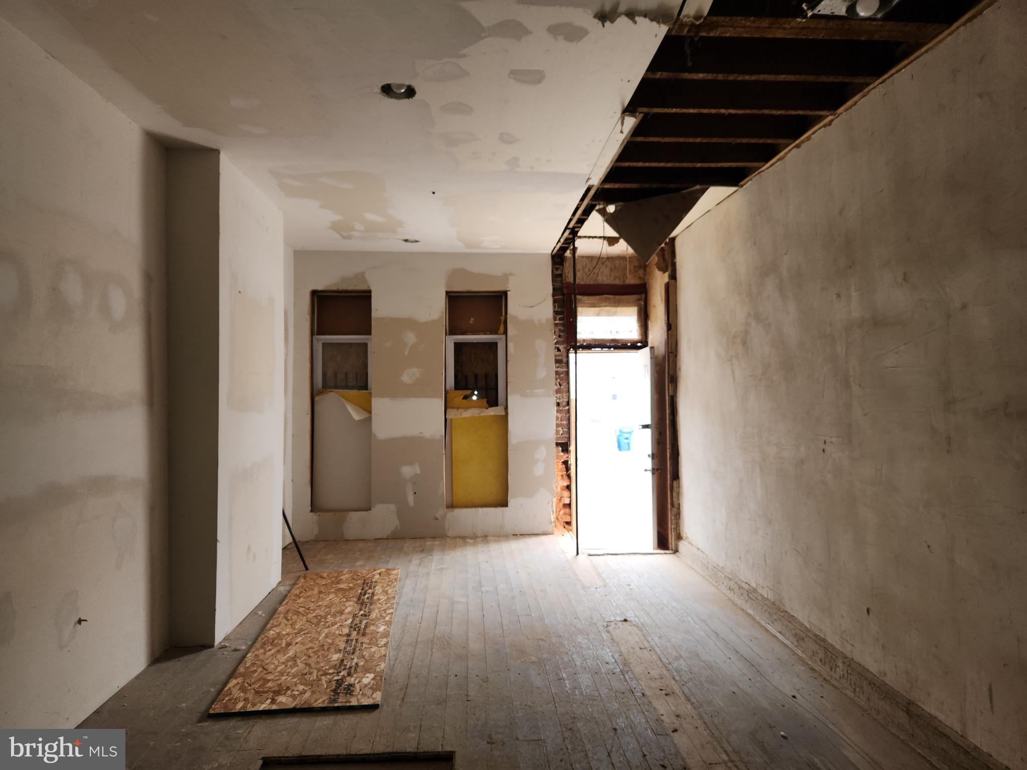 BROADWAY EAST - Residential