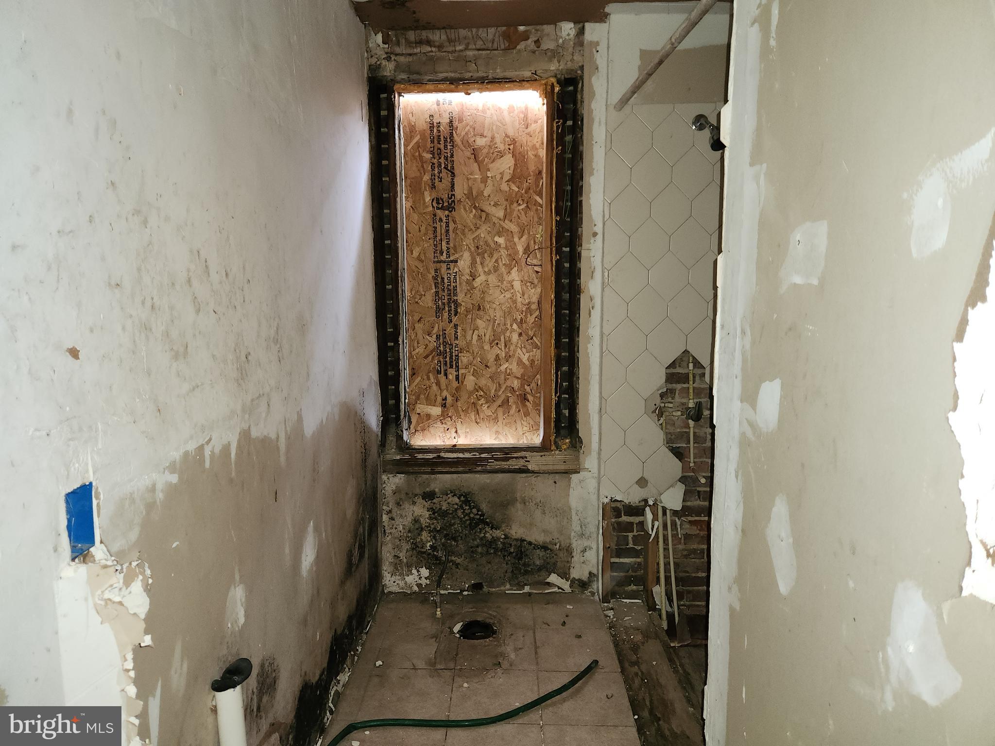 BROADWAY EAST - Residential