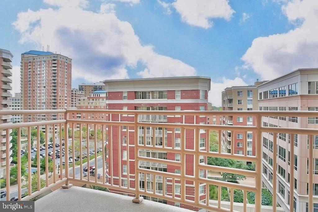 888 N QUINCY STREET 910