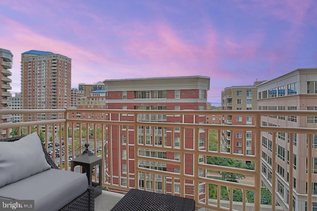 888 N QUINCY STREET 910
