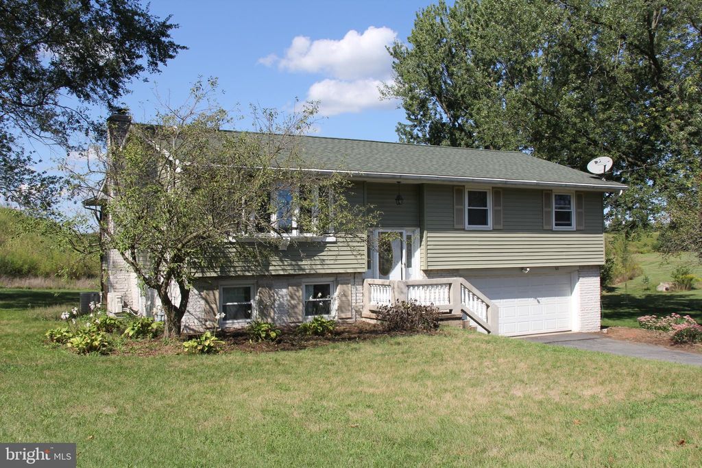 Photo of 513 WILLOW LN, LANCASTER, PA 17601 (MLS # PALA2040674)