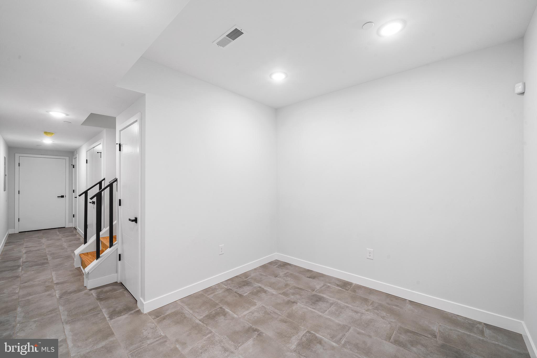 OLDE KENSINGTON - Residential Lease