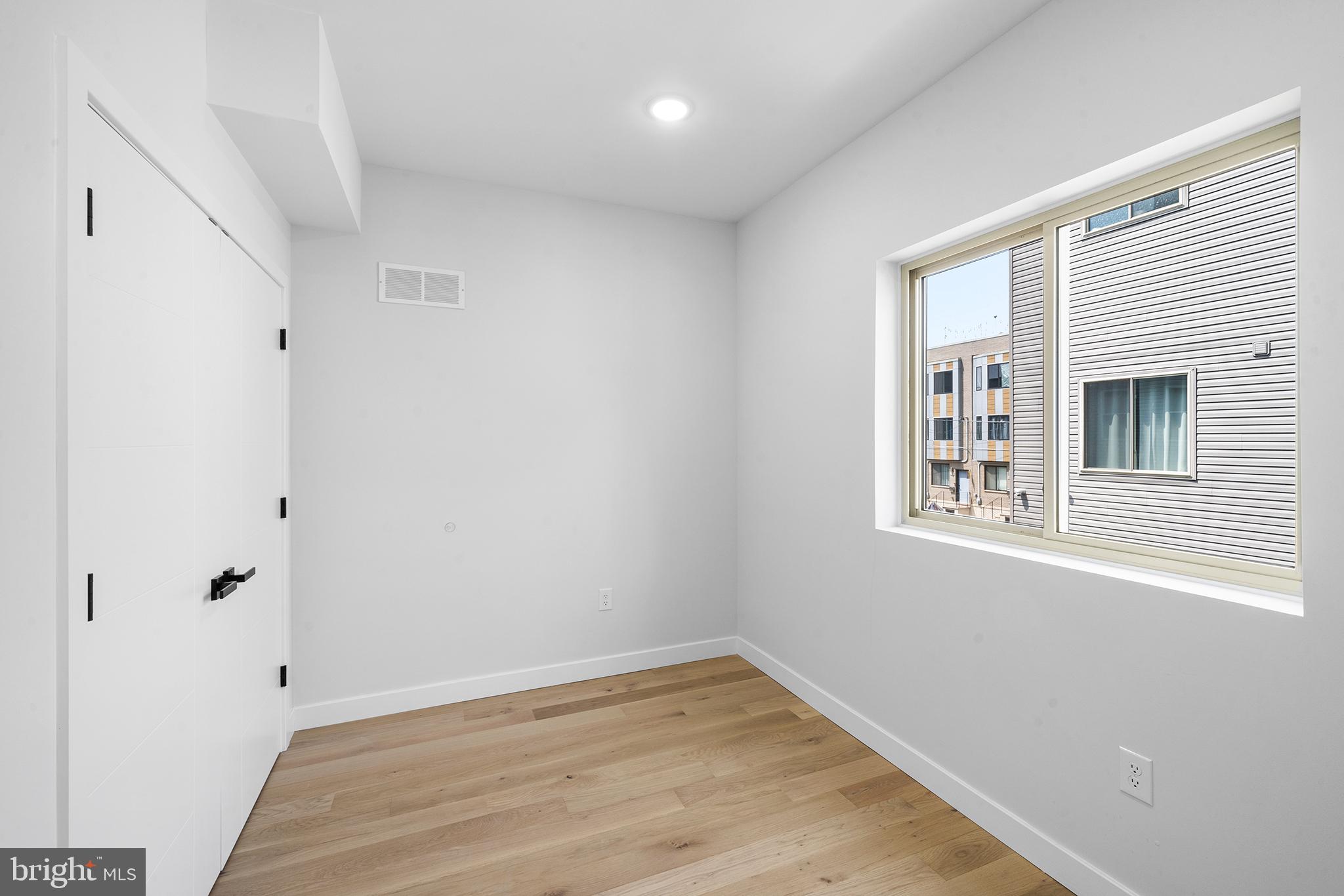 OLDE KENSINGTON - Residential Lease