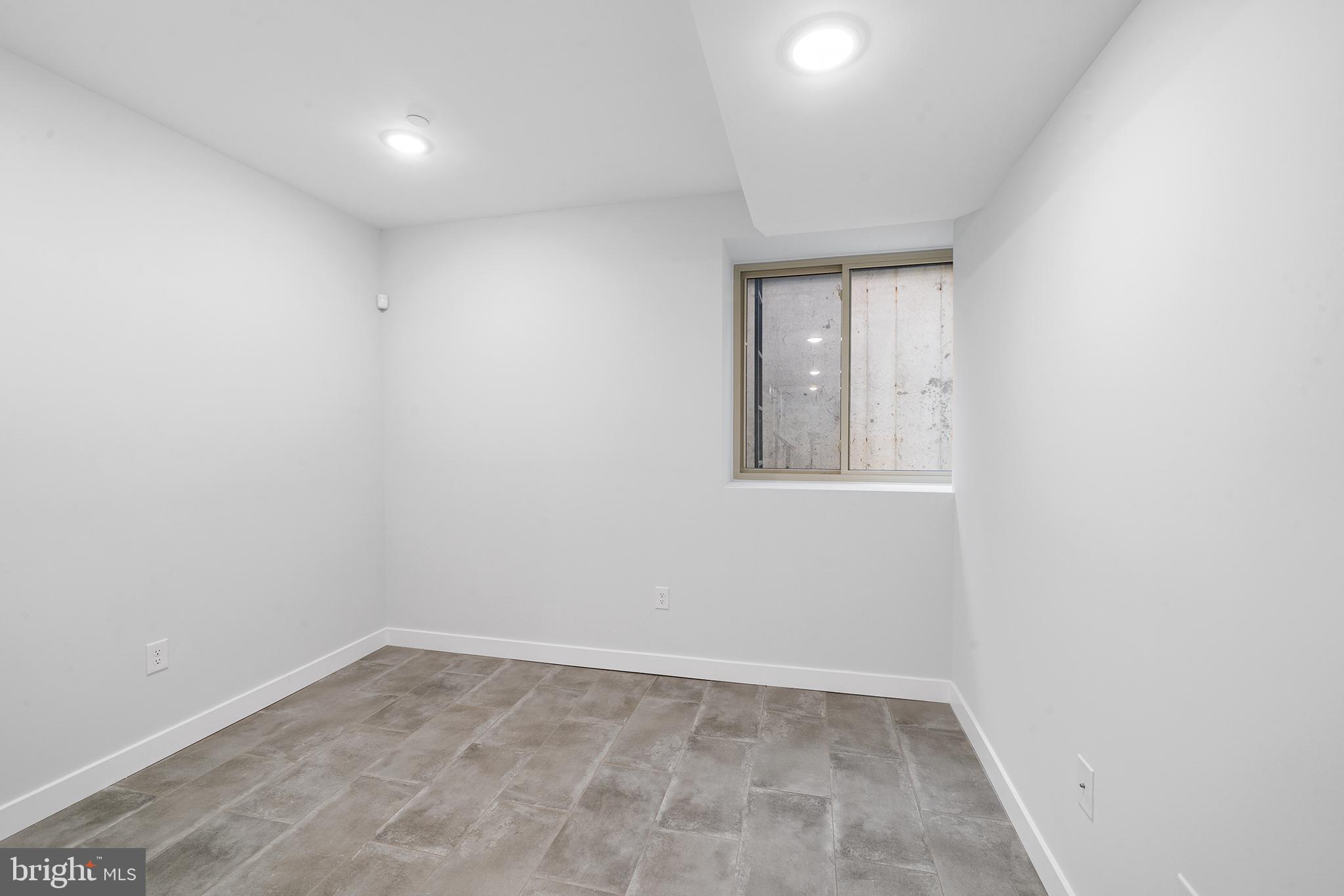 OLDE KENSINGTON - Residential Lease