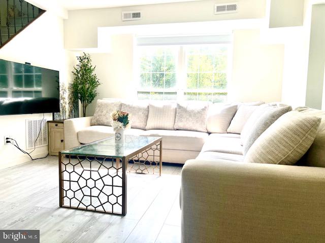 FOX HERITAGE - Residential Lease