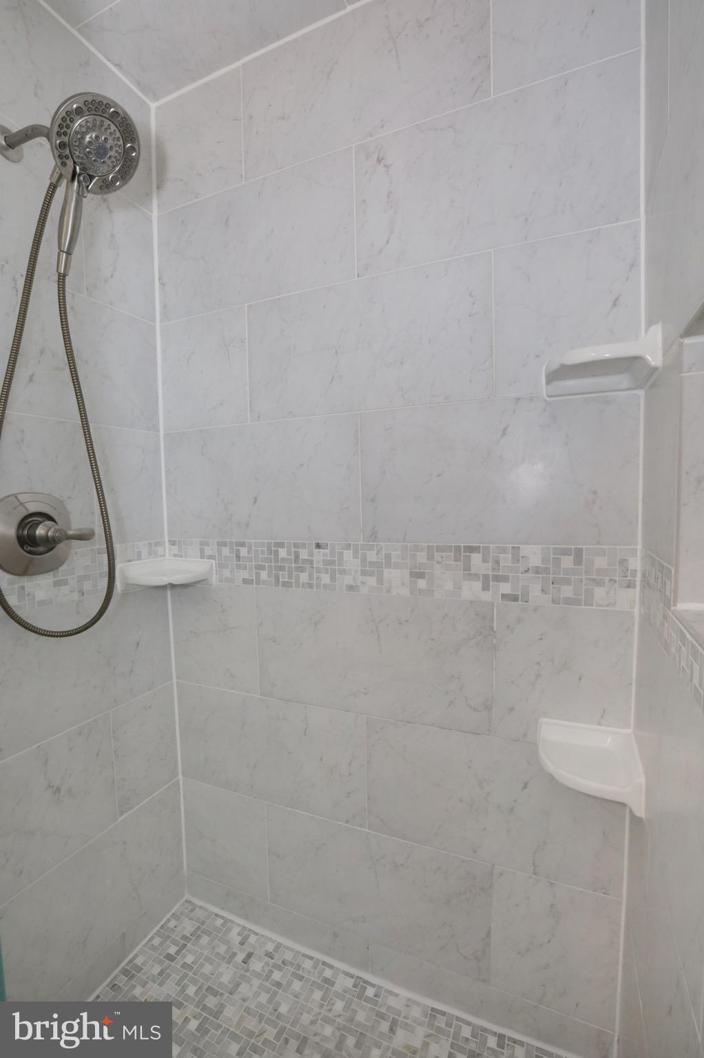 LONDON TOWNE - Residential