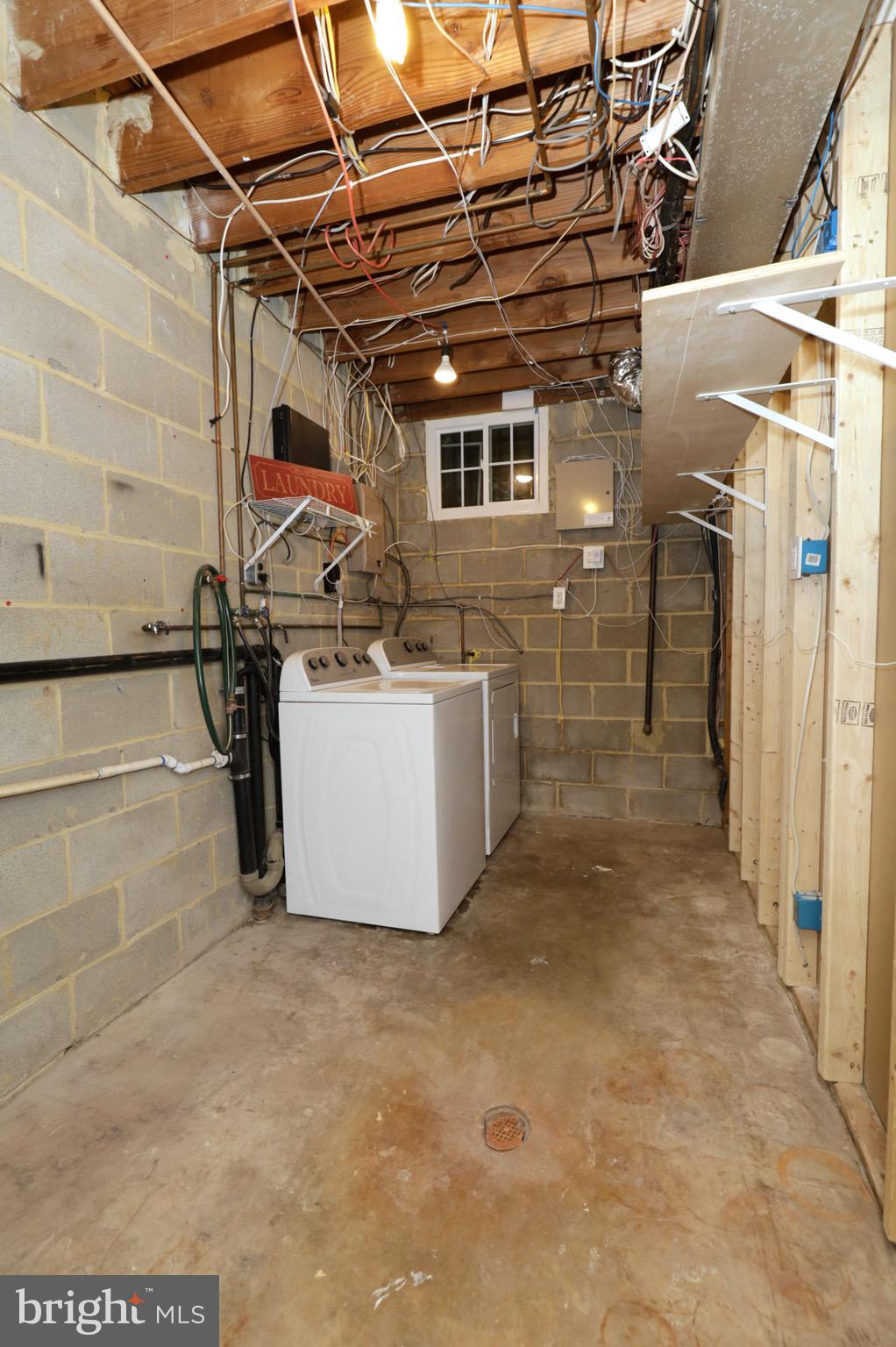 LONDON TOWNE - Residential