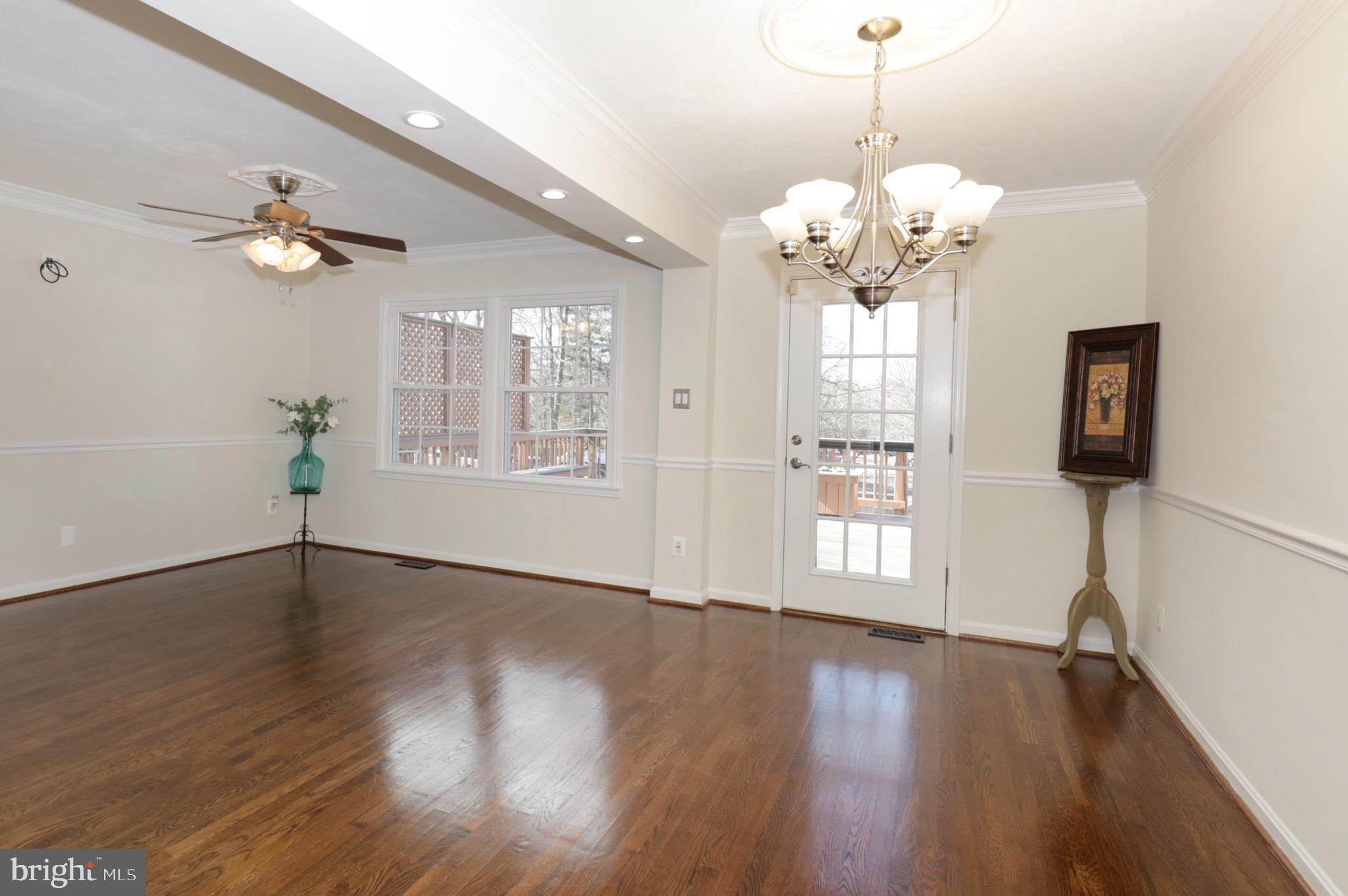 LONDON TOWNE - Residential