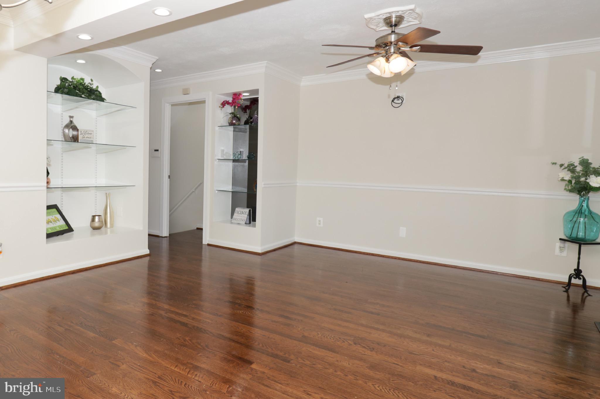 LONDON TOWNE - Residential