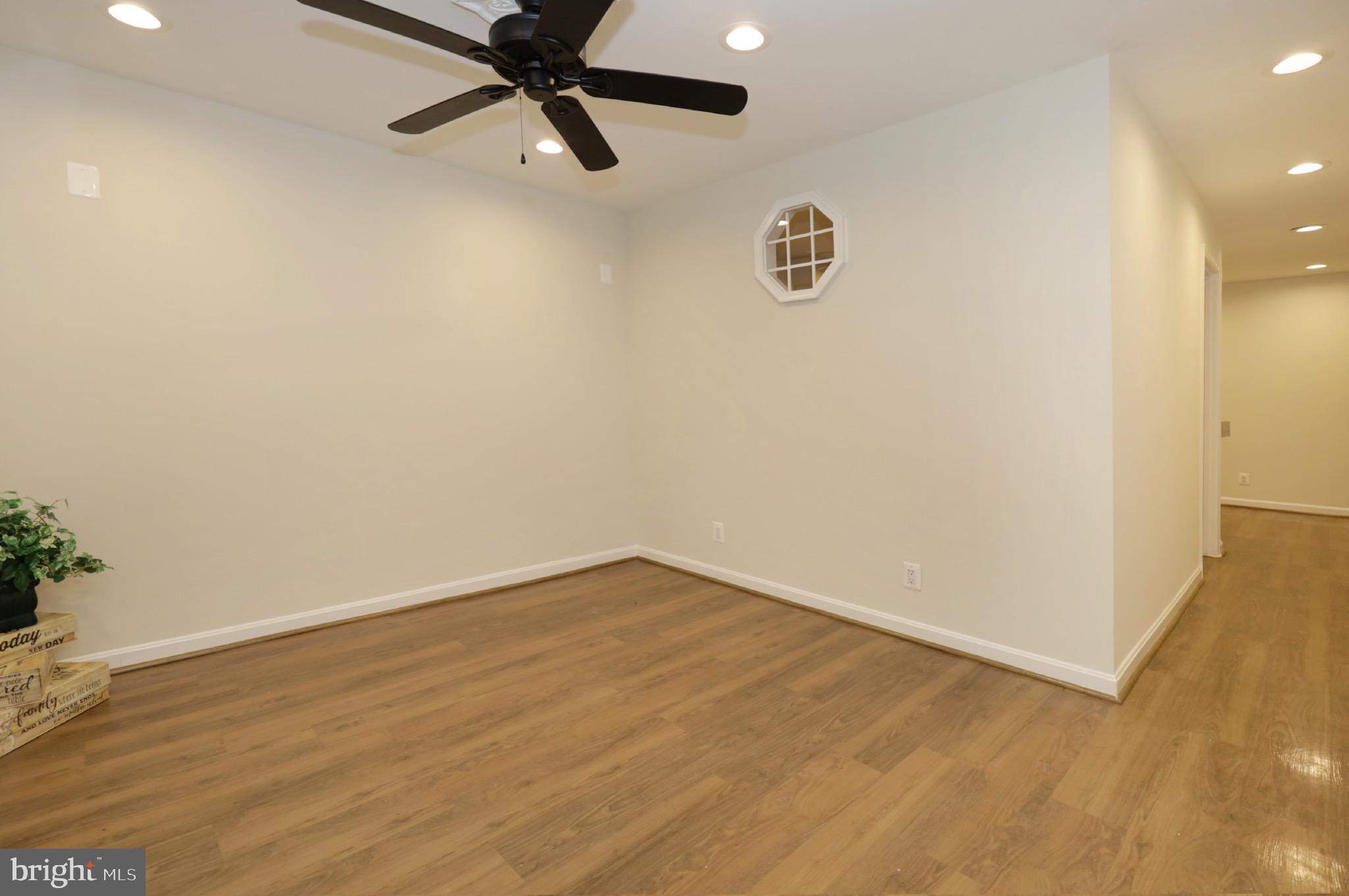 LONDON TOWNE - Residential