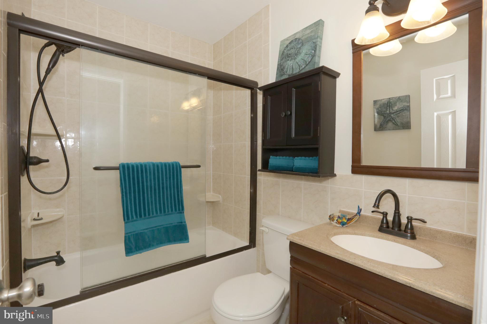 LONDON TOWNE - Residential